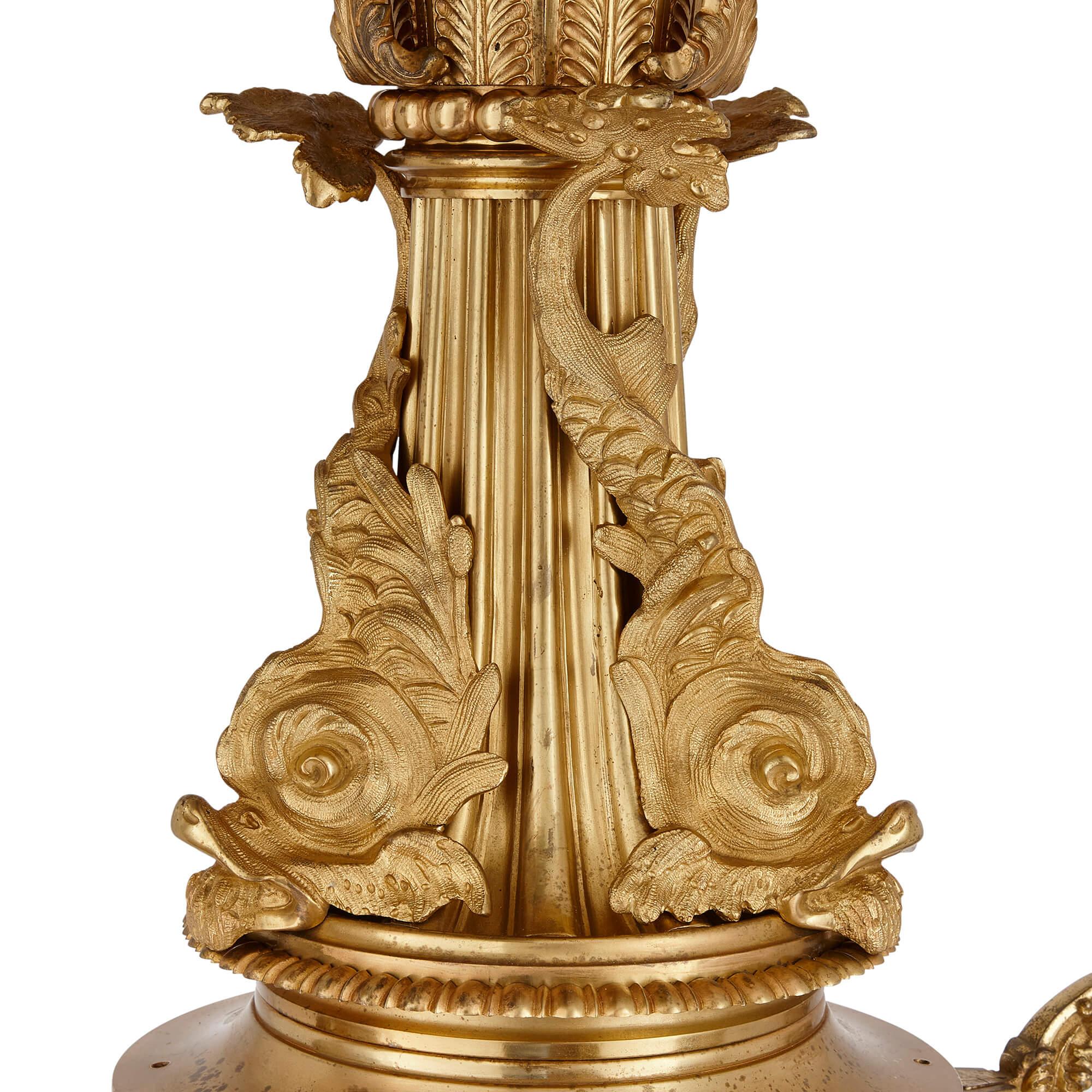 Sehr feiner vergoldeter Bronze Régence Stil antiker Kronleuchter (19. Jahrhundert) im Angebot