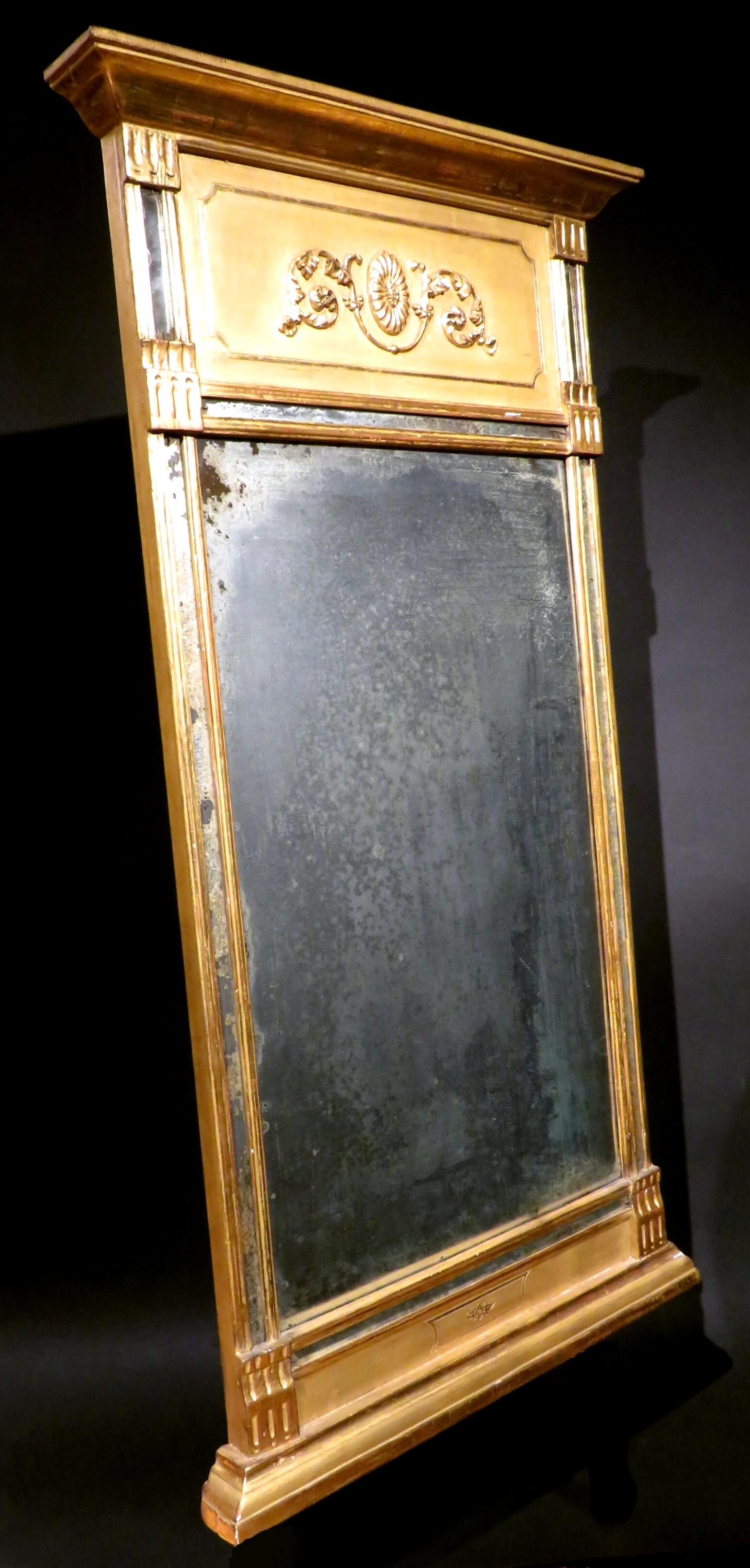 Very Fine Gustavian Period Giltwood Pier Mirror, Swedish, Circa 1800 In Good Condition For Sale In Ottawa, Ontario
