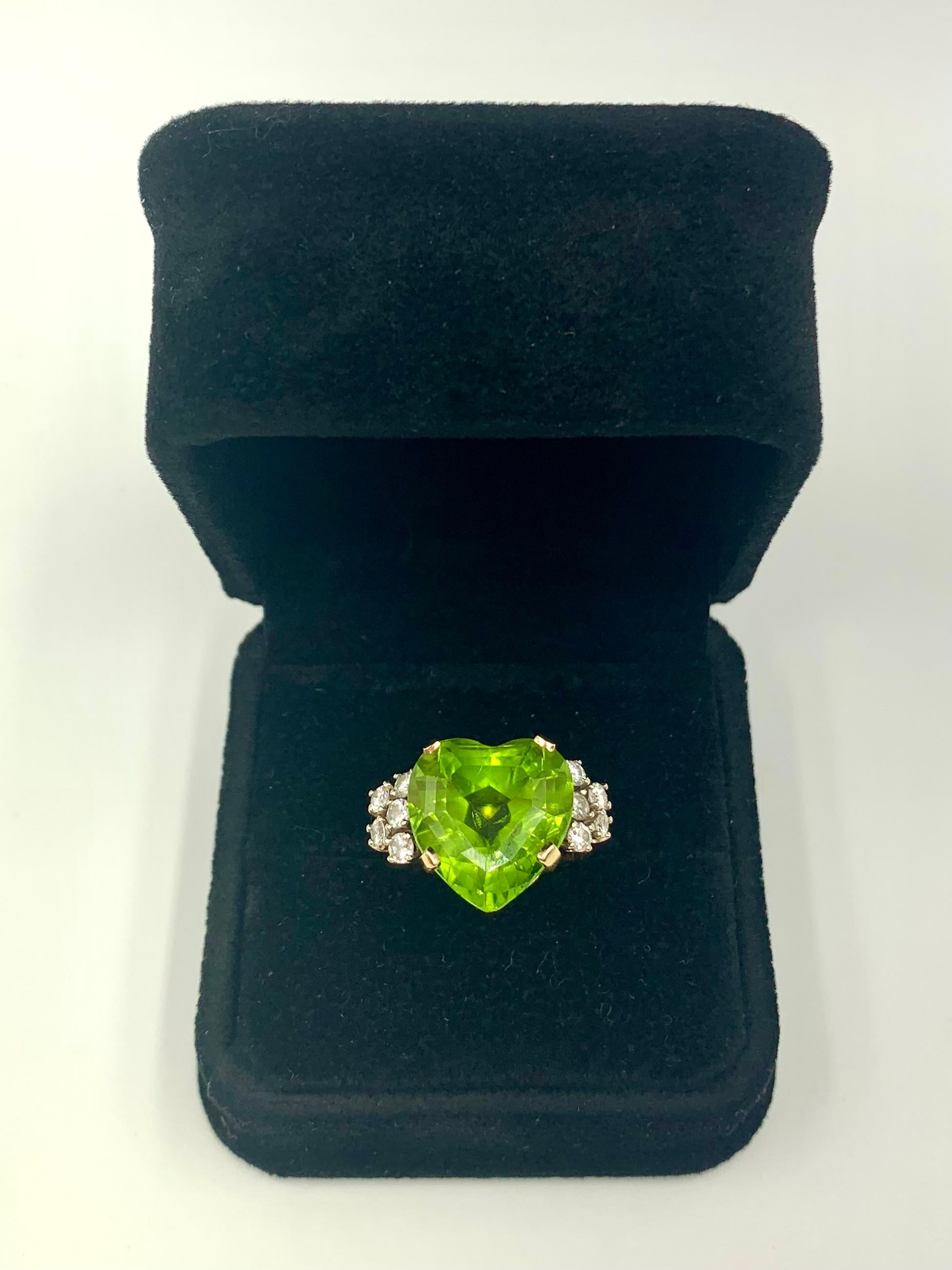 Very Fine Heart Shaped 10.5 TCW Peridot Diamond 14K Yellow Gold Ring For Sale 4