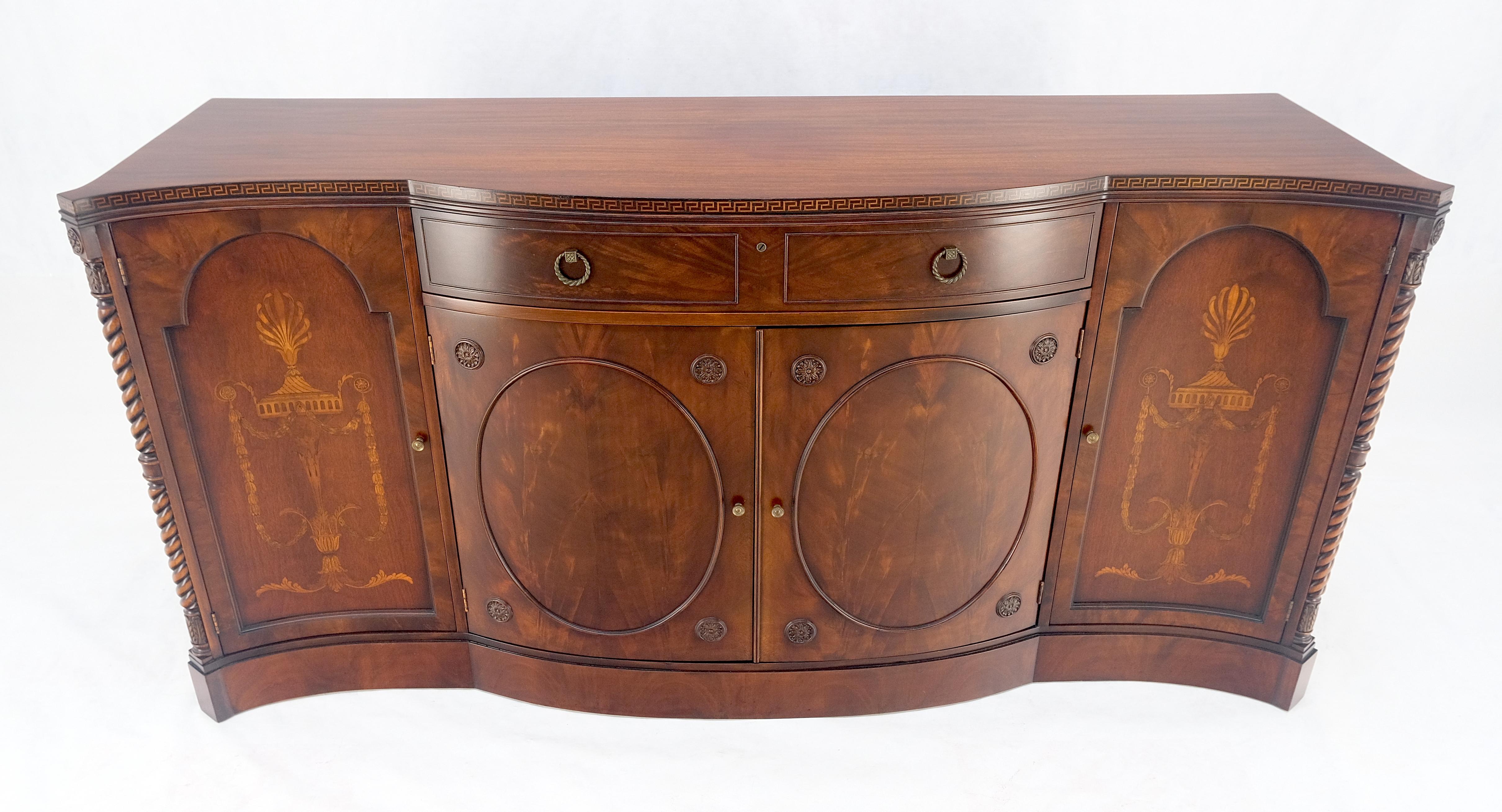 Americano Credenza mobile in mogano con fronte a serpentina intarsiata MINT! in vendita