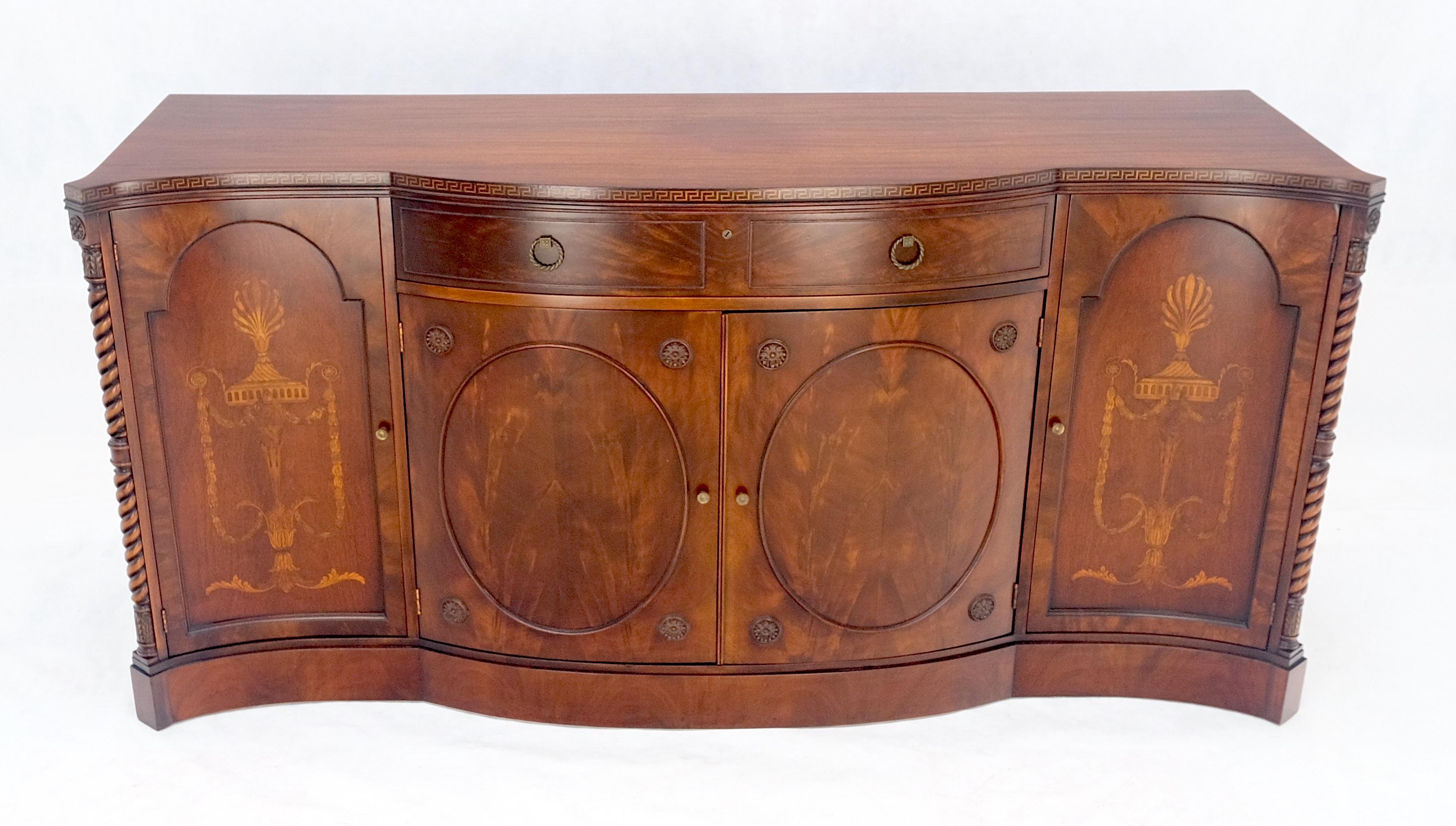 Credenza mobile in mogano con fronte a serpentina intarsiata MINT! In condizioni ottime in vendita a Rockaway, NJ