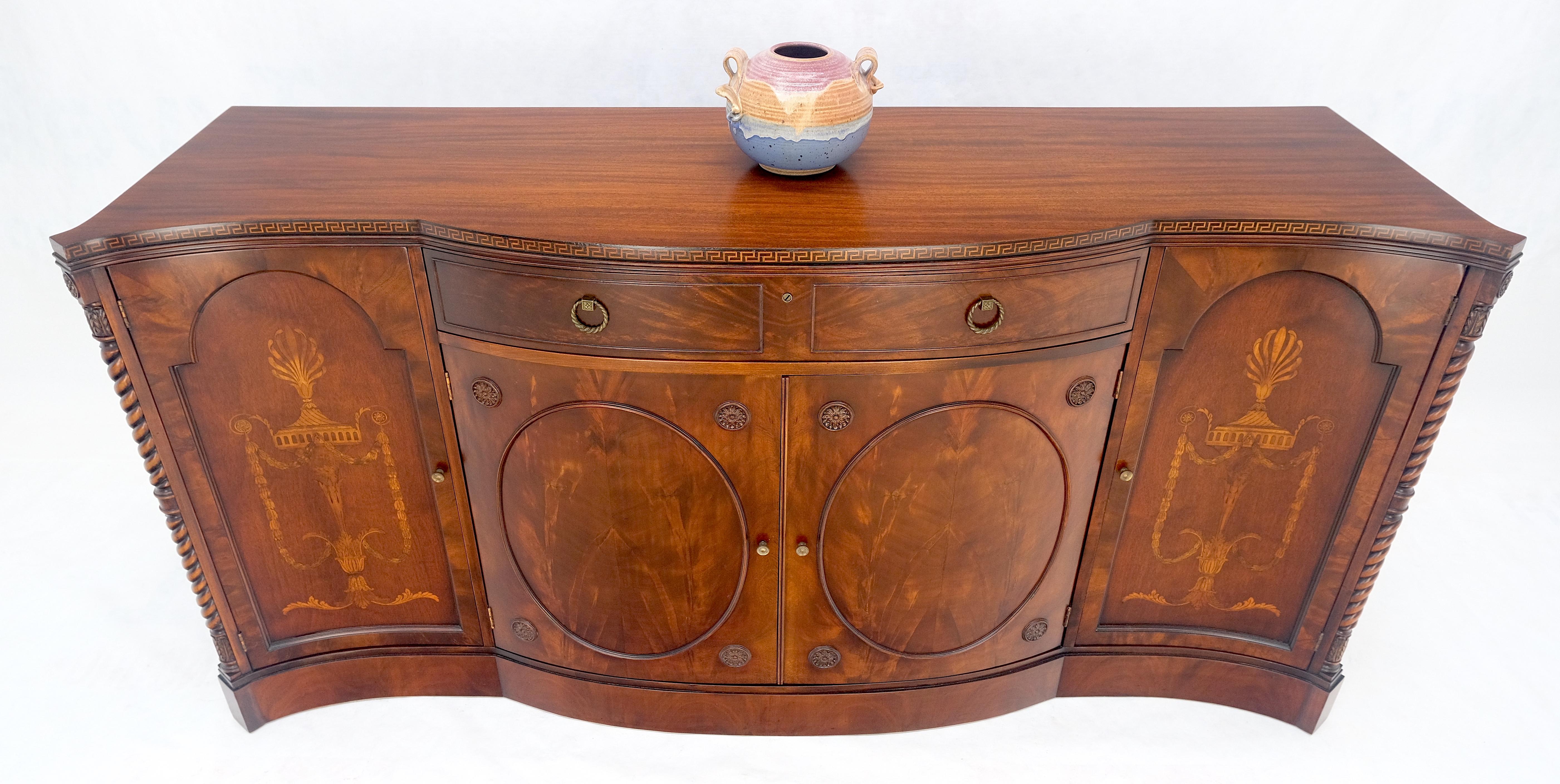 Credenza mobile in mogano con fronte a serpentina intarsiata MINT! in vendita 1