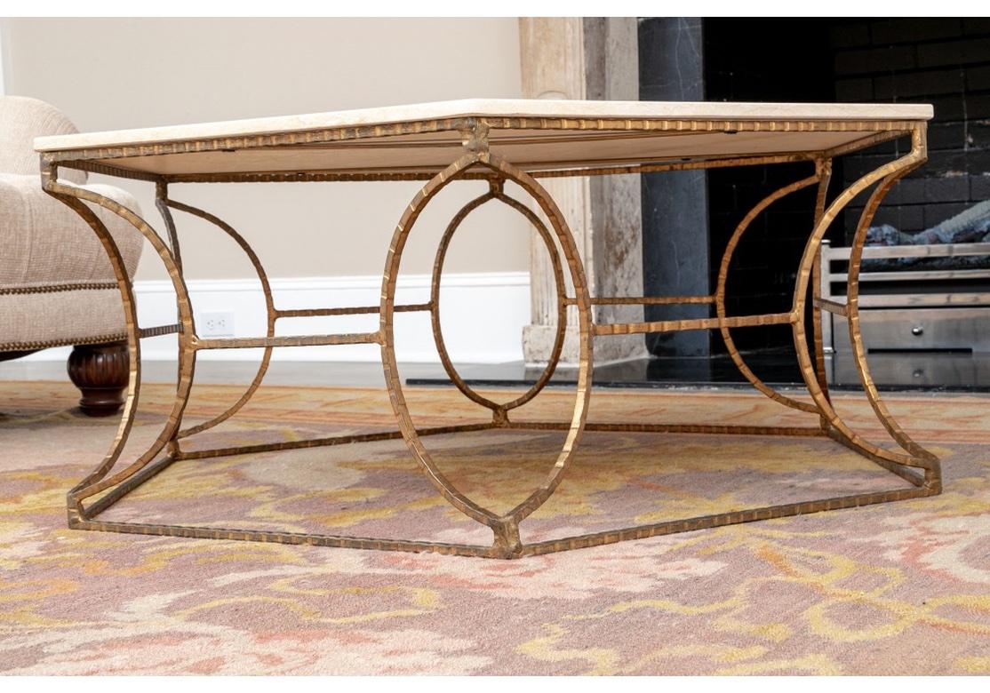 Très belle table à cocktail hexagonale à plateau en pierre de style Interlude Home Bon état - En vente à Bridgeport, CT
