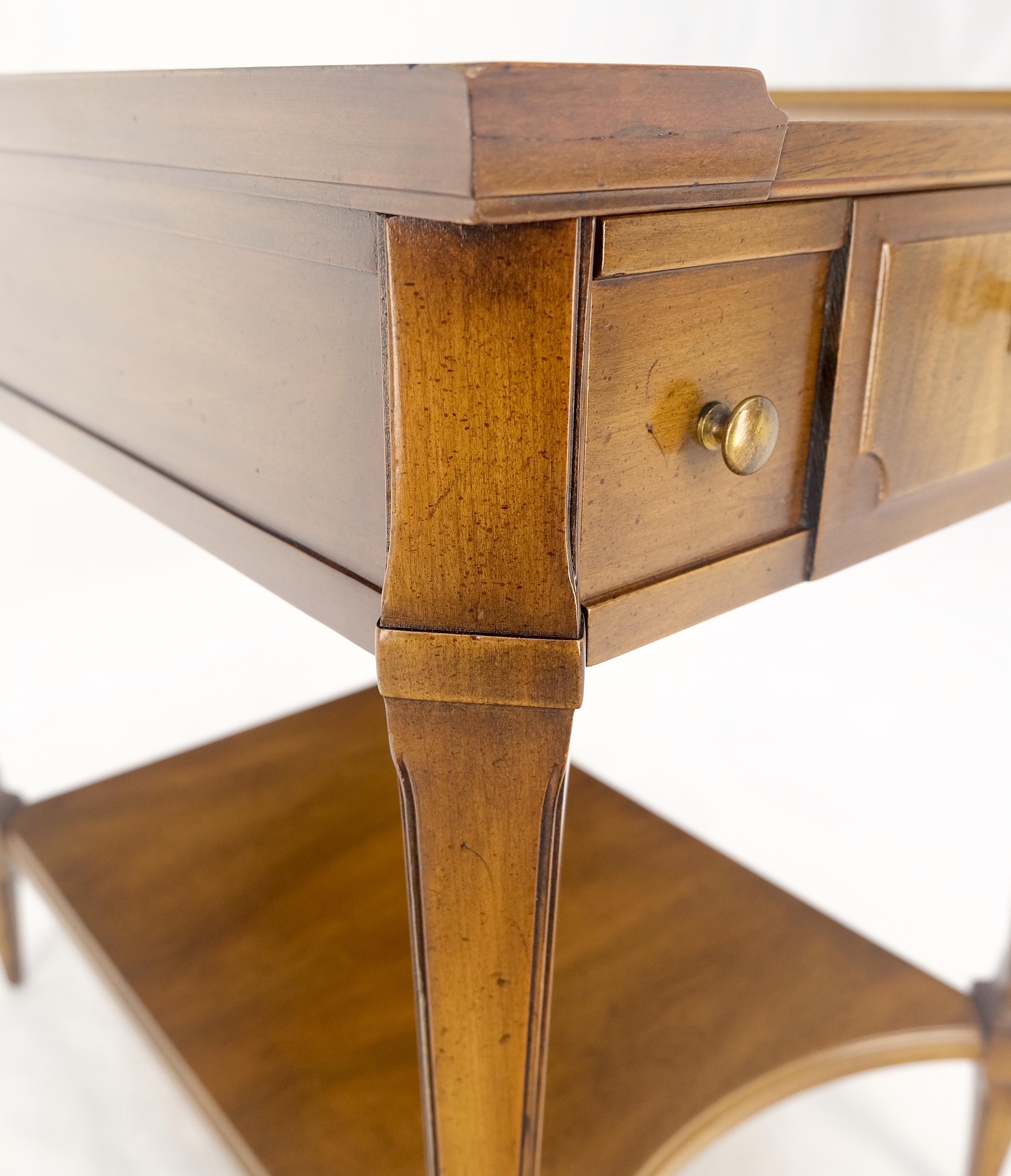 Très belle table de chevet en noyer à un tiroir avec dessus en marqueterie John Widdicomb MINT en vente 6