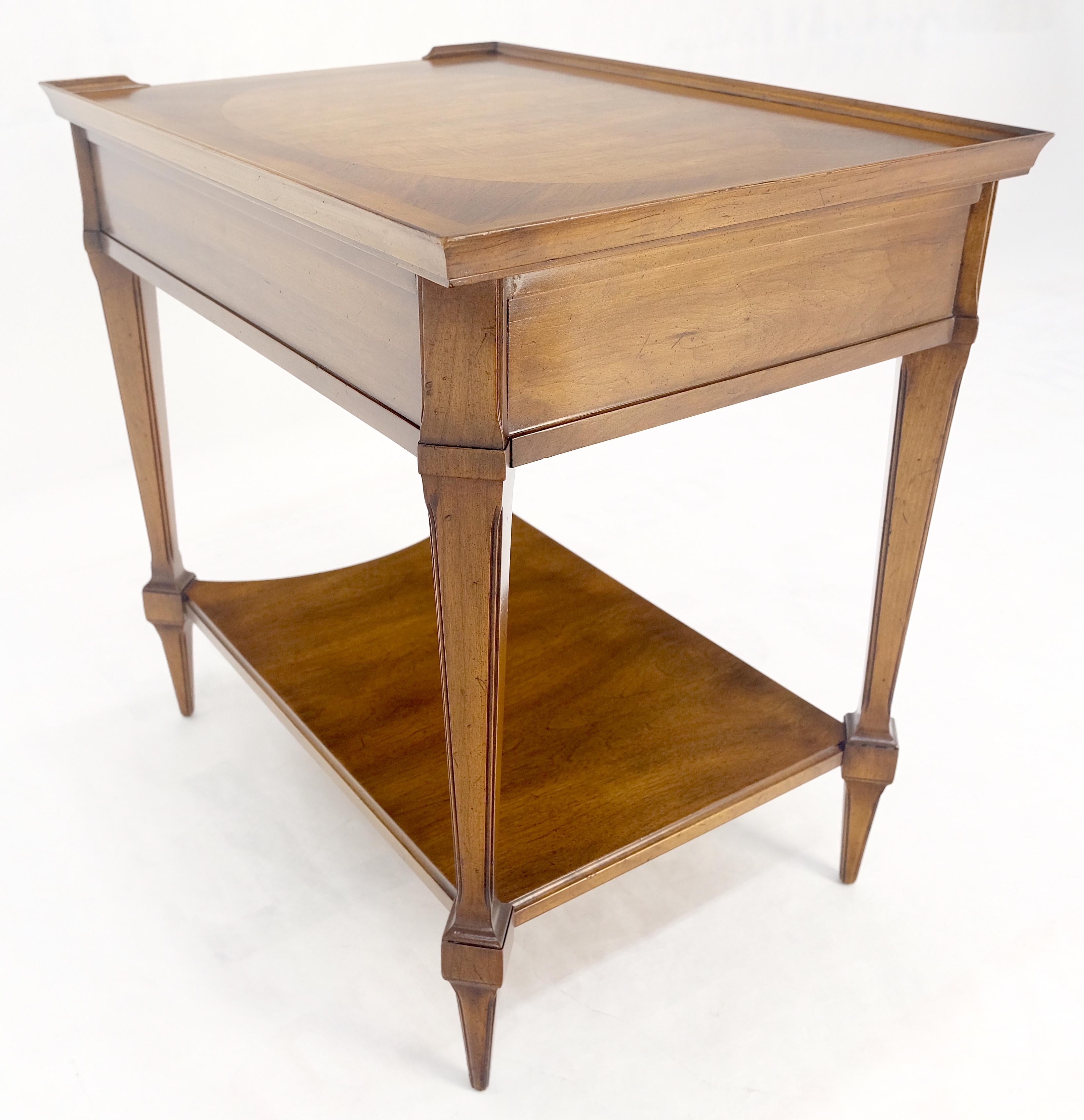 Très belle table de chevet en noyer à un tiroir avec dessus en marqueterie John Widdicomb MINT en vente 8