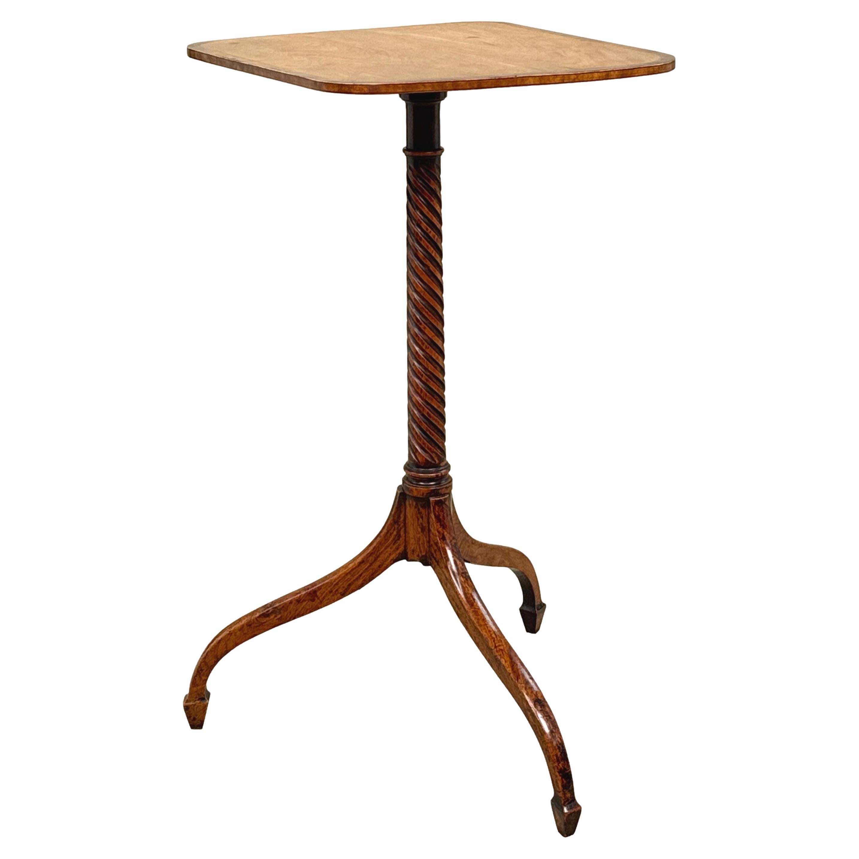 Table à vin carrée en bois de roi d'époque Régence