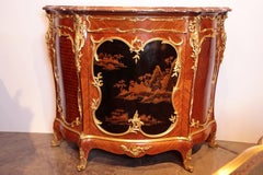 Mueble auxiliar de Chinoiserie lacado muy fino de Victor Raulin