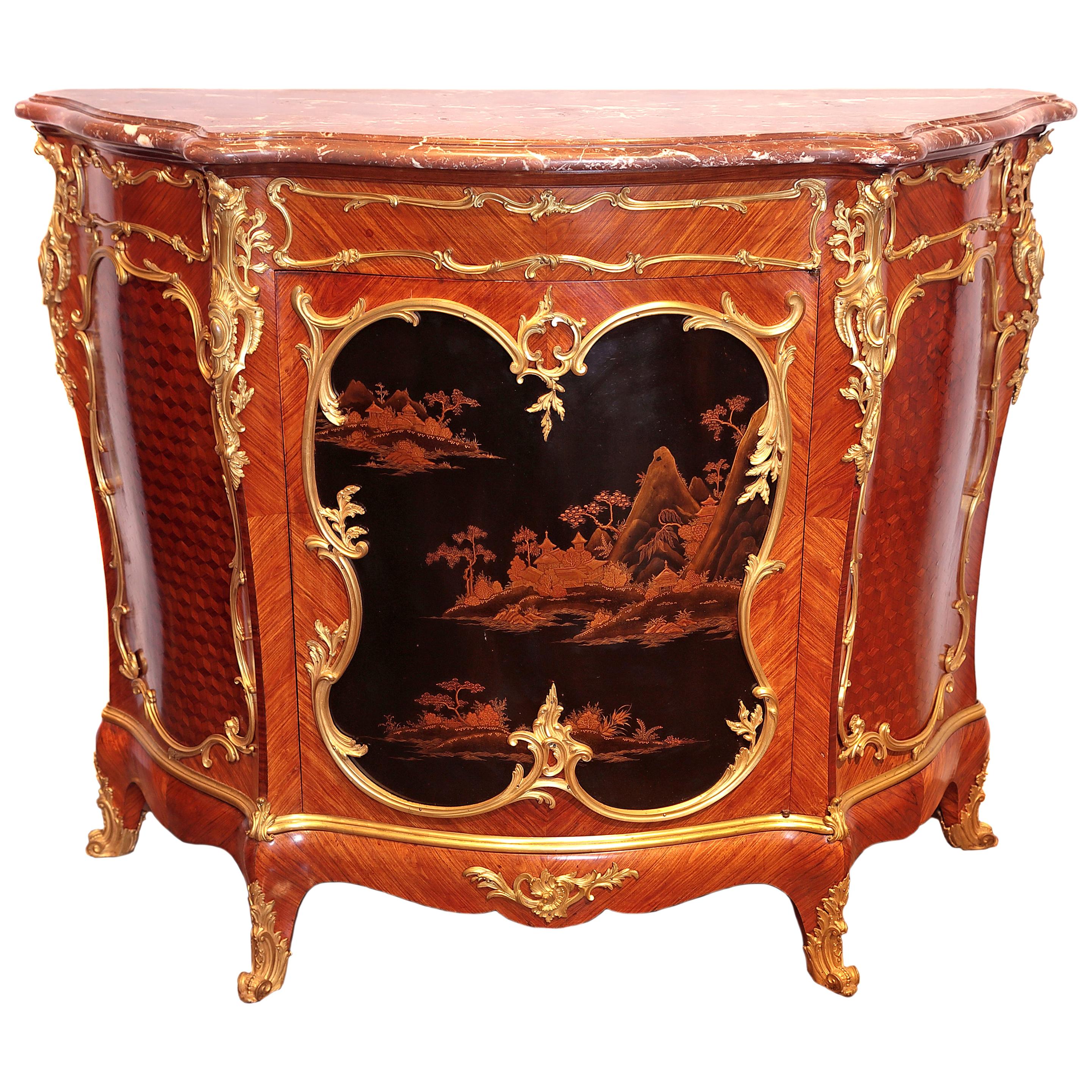 Très belle armoire d'appoint en laque de style chinoiseries de Victor Raulin en vente