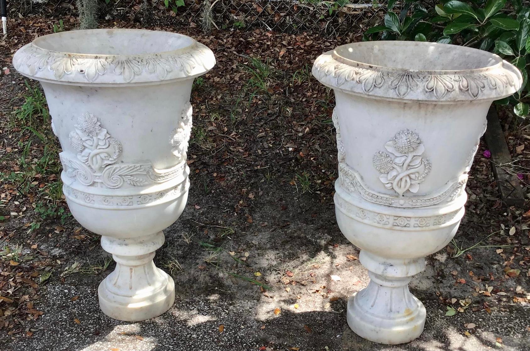 Very Fine Large 19th Century Carved Marble Urns, a Pair For Sale 5