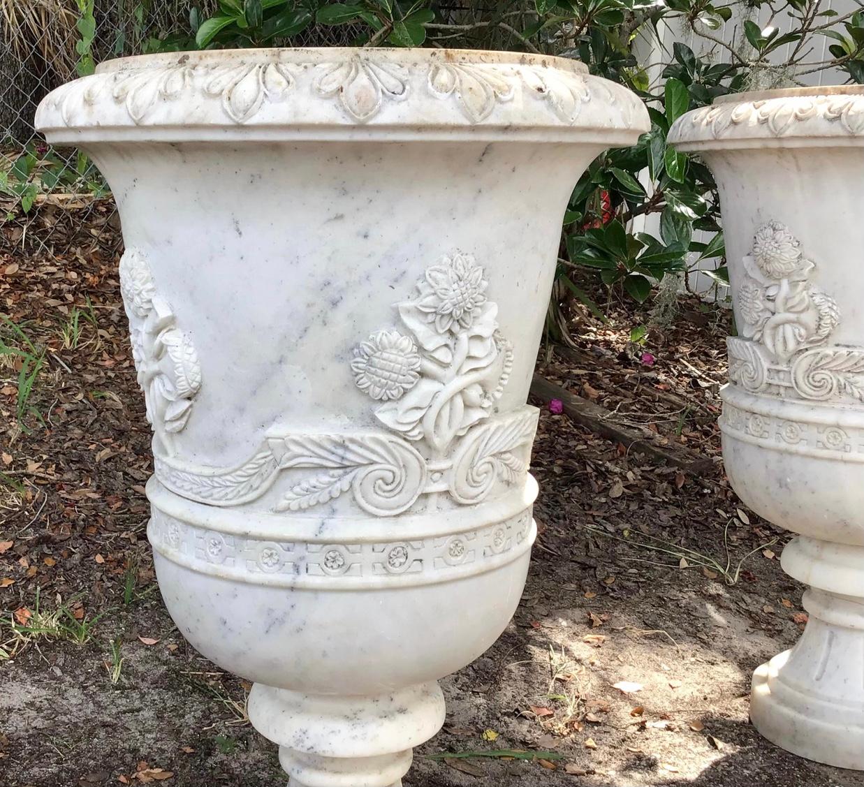 Very Fine Large 19th Century Carved Marble Urns, a Pair For Sale 7