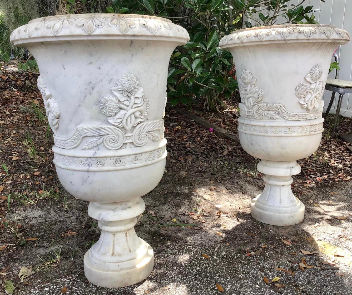 Very Fine Large 19th Century Carved Marble Urns, a Pair For Sale 1