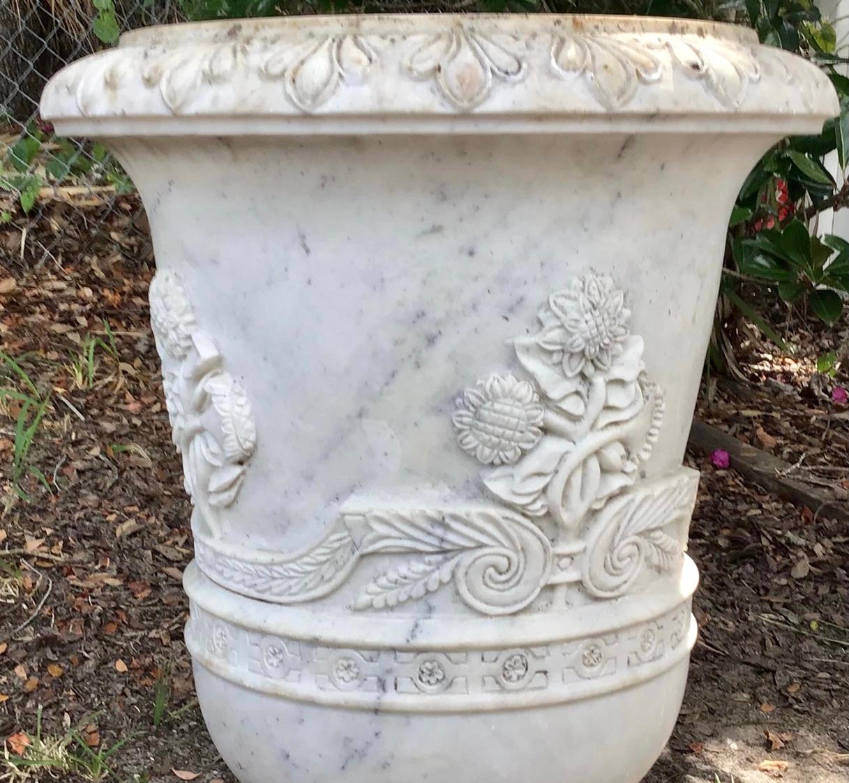 Very Fine Large 19th Century Carved Marble Urns, a Pair For Sale 3