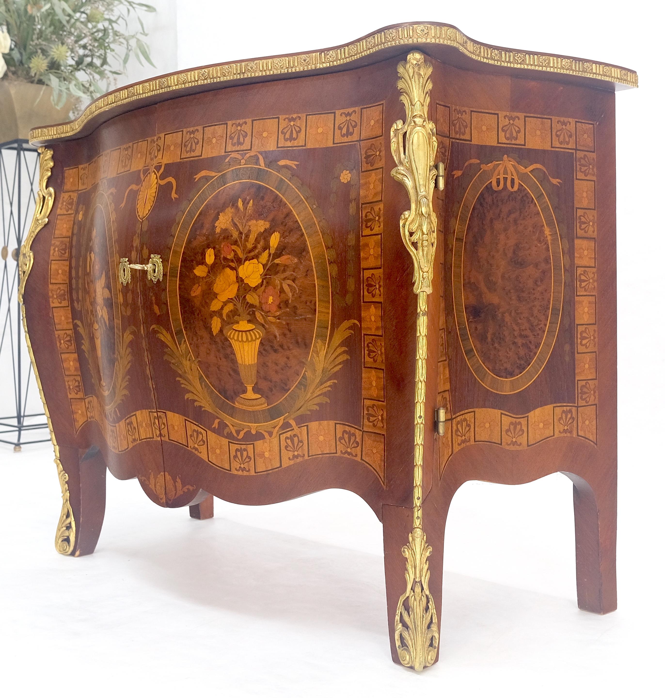 Luigi XV Grande cassettone con intarsio in ottone molto fine MINT in vendita