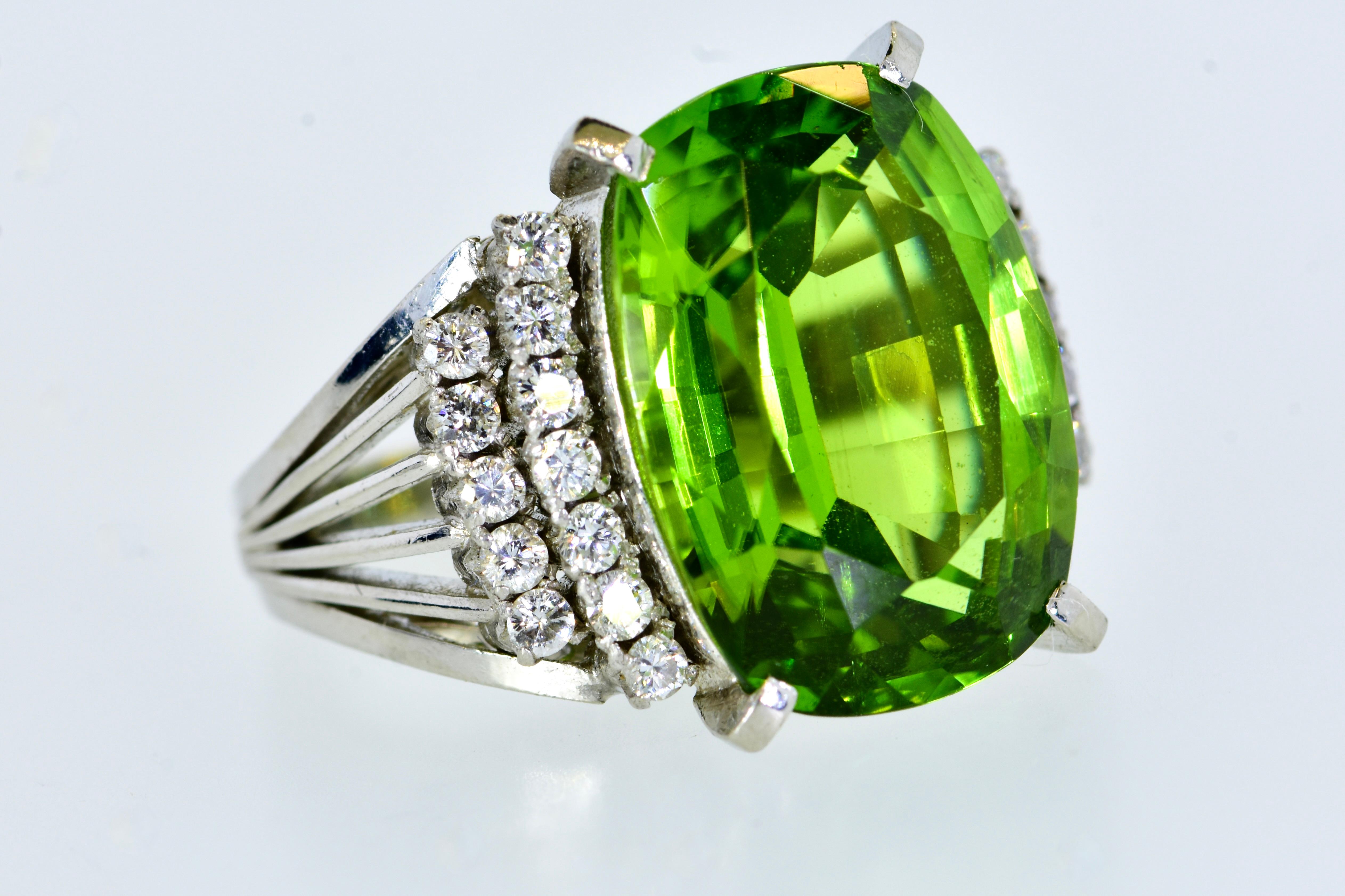 Very Fine Large Peridot, 11.93 cts., Diamond and Platinum Retro Vintage Ring For Sale 7