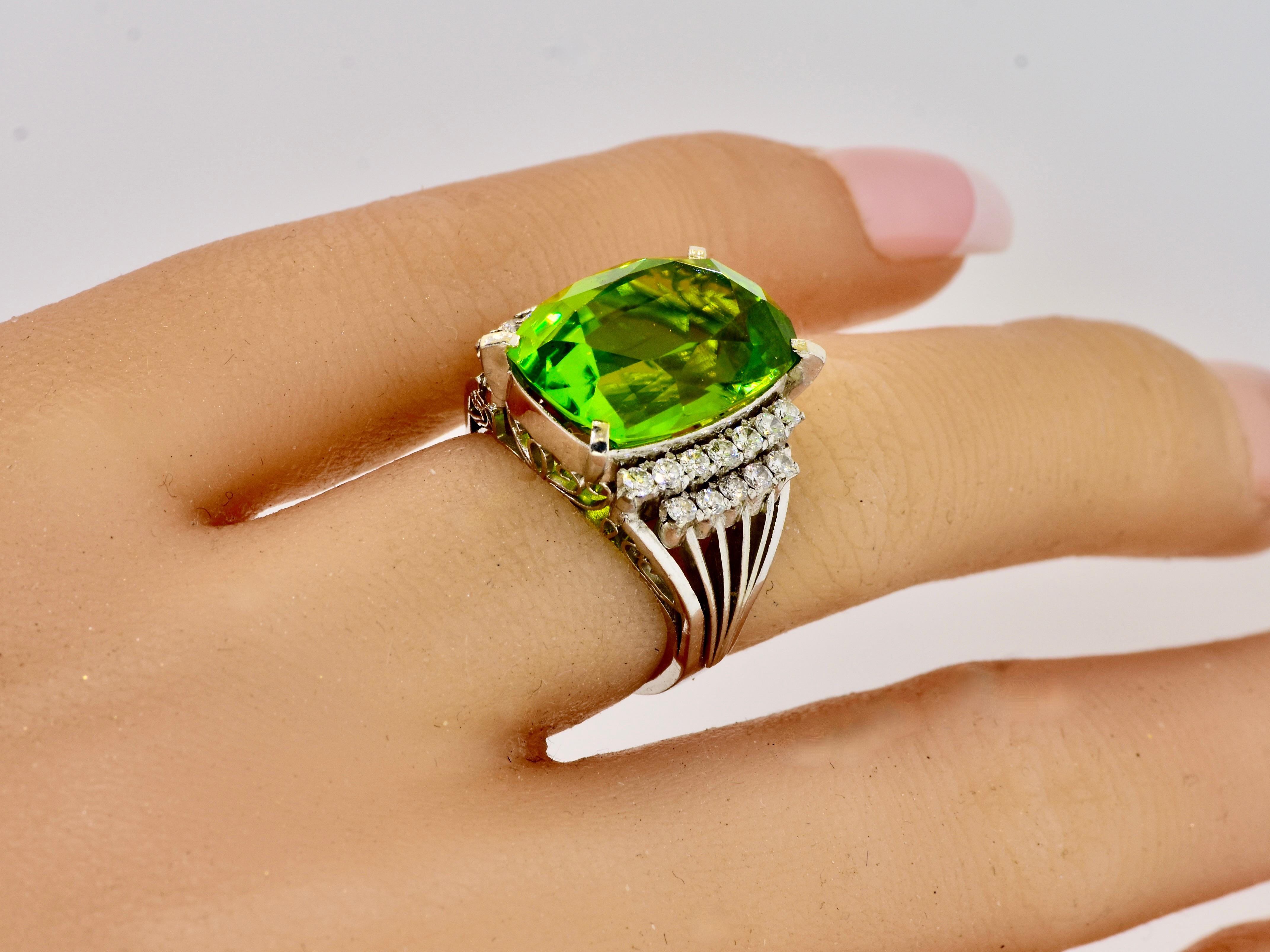 Very Fine Large Peridot, 11.93 cts., Diamond and Platinum Retro Vintage Ring For Sale 3
