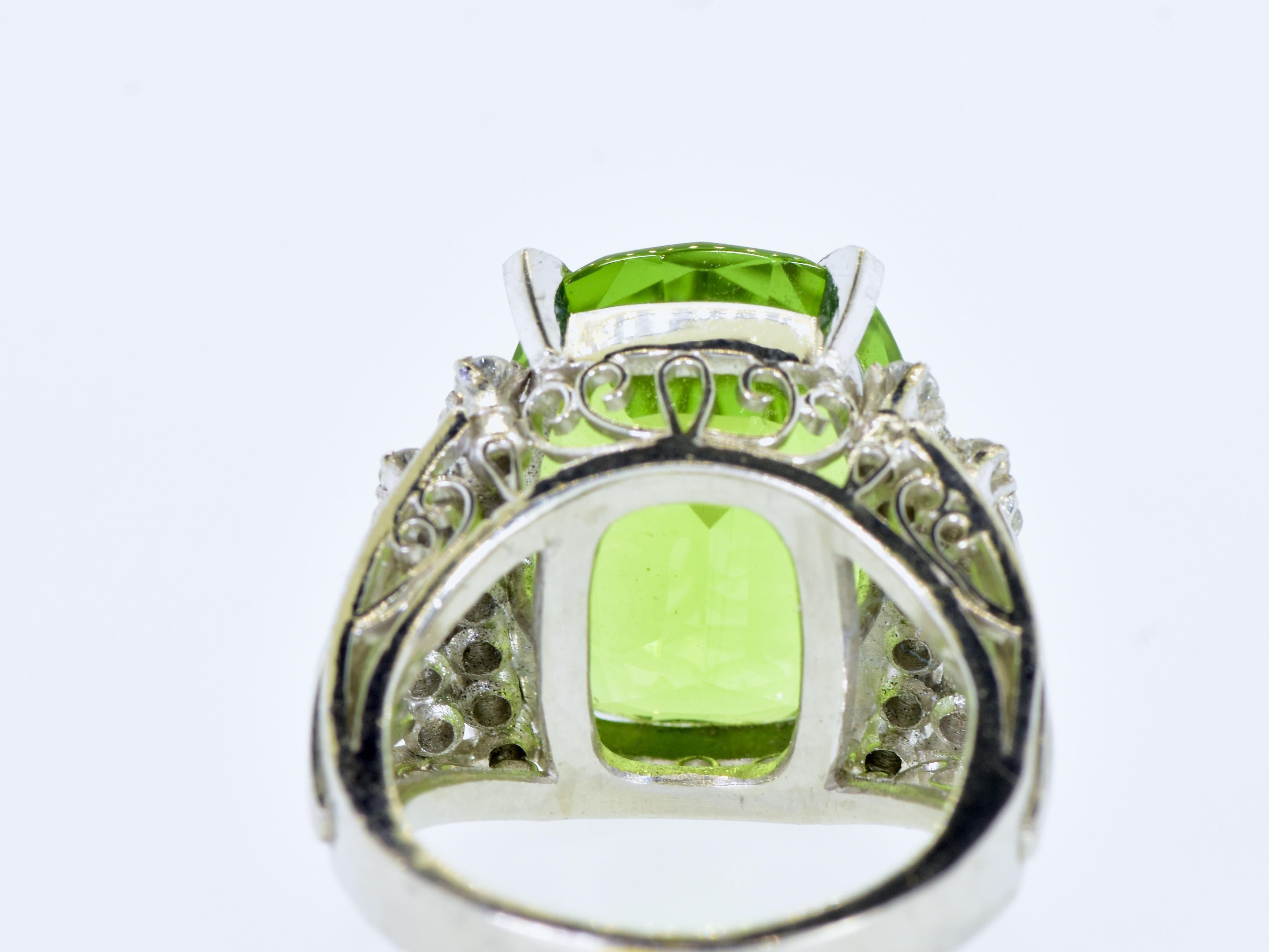 Very Fine Large Peridot, 11.93 cts., Diamond and Platinum Retro Vintage Ring For Sale 9