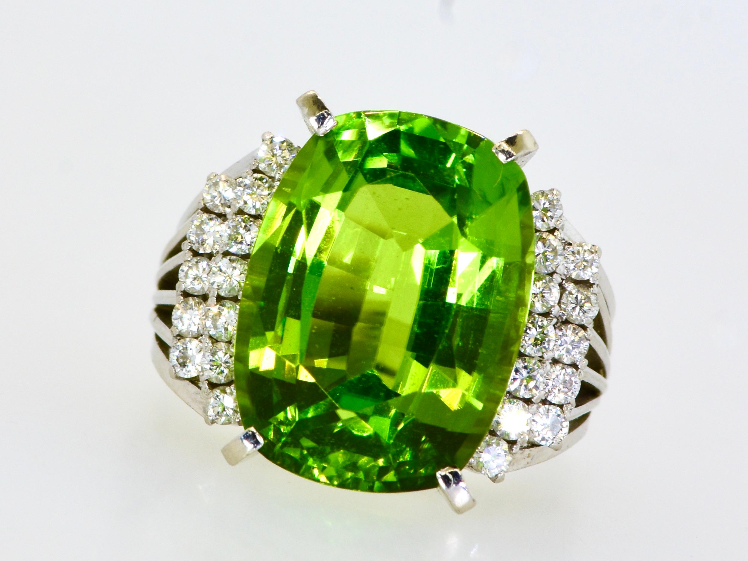 Very Fine Large Peridot, 11.93 cts., Diamond and Platinum Retro Vintage Ring For Sale 8