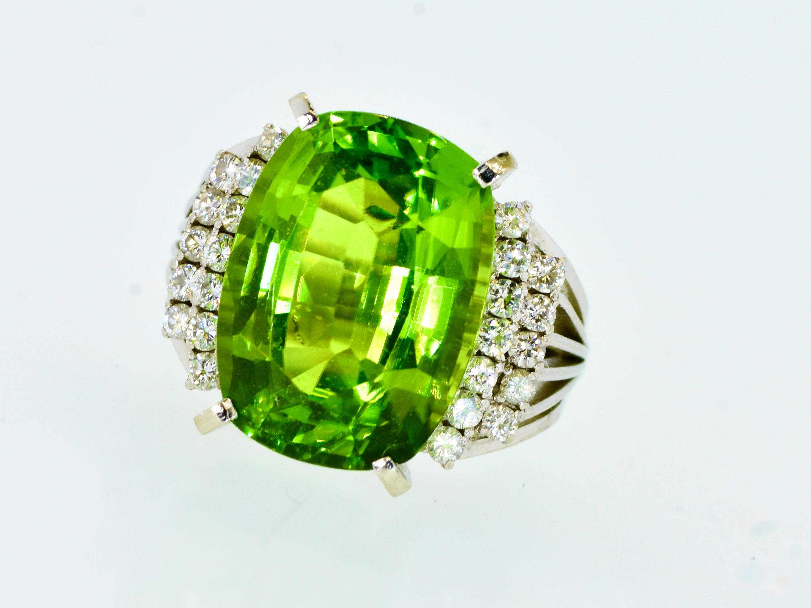 Very Fine Large Peridot, 11.93 cts., Diamond and Platinum Retro Vintage Ring For Sale 6