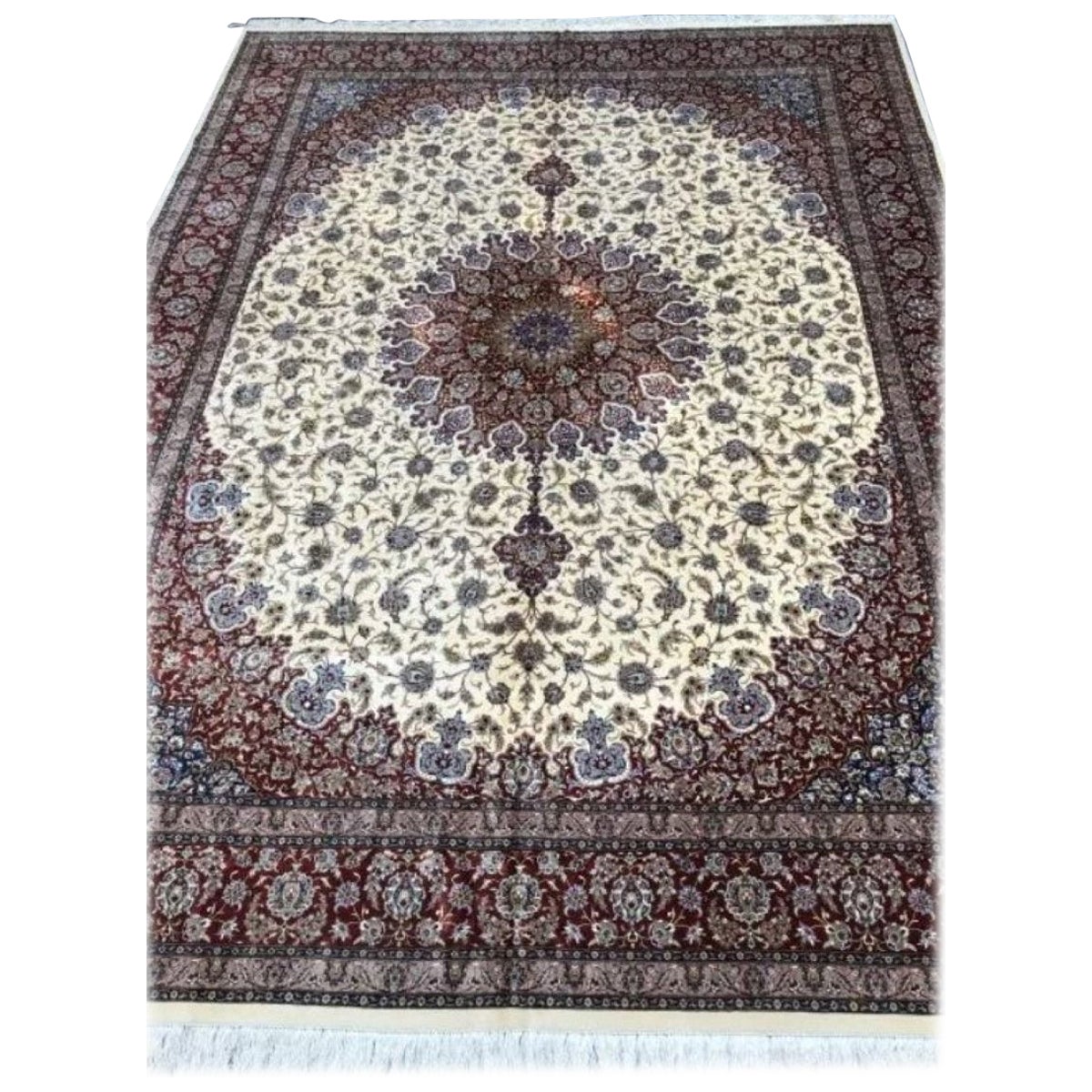 Magnífico Qum persa de seda pura con base de seda. Esta alfombra tiene aproximadamente 700 nudos por pulgada cuadrada, con un total de 13.000.000 de nudos atados a mano uno a uno. Tardó 7 años en completar esta hermosa obra de arte.