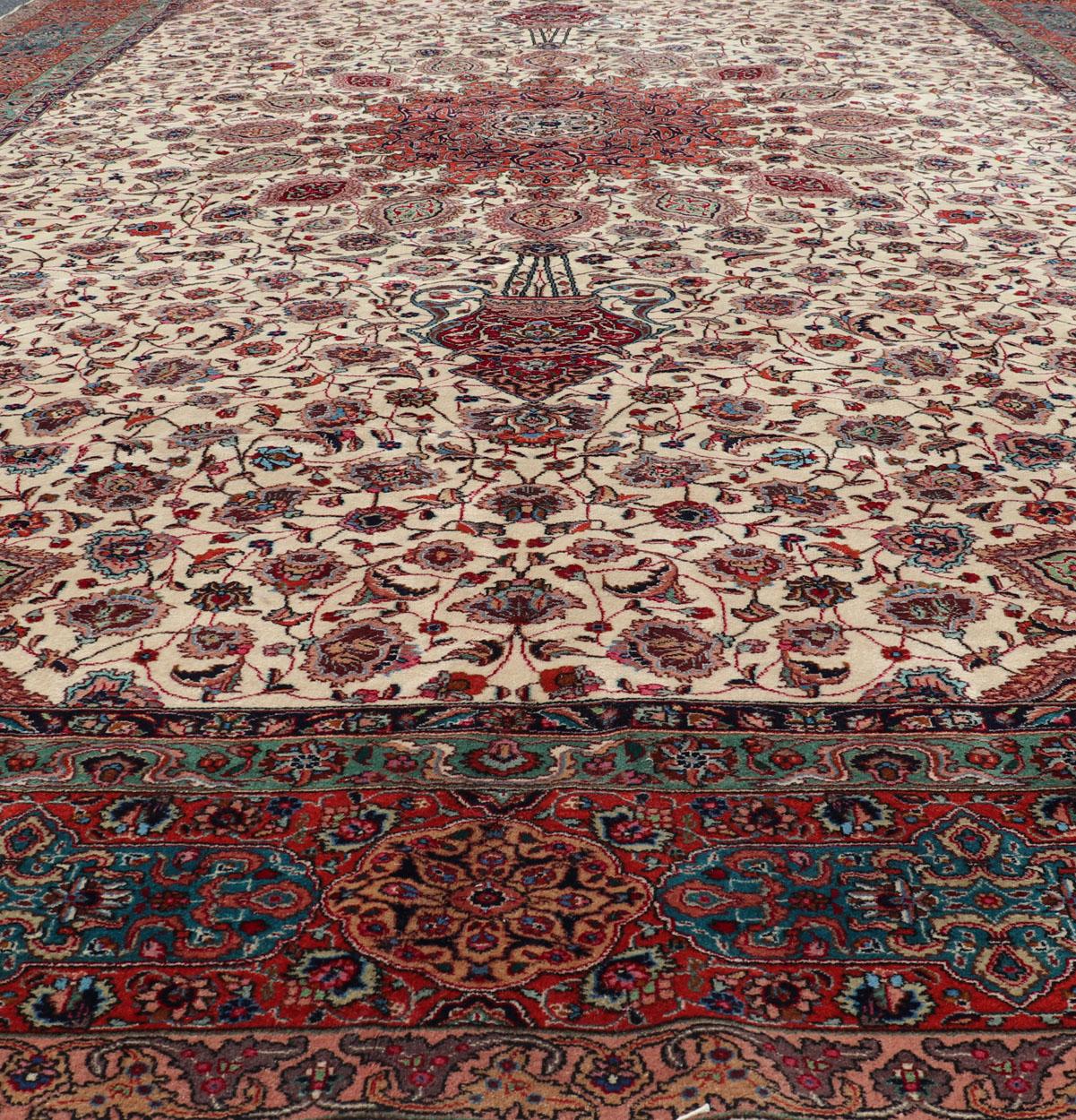 Very Fine Large Persian Tabriz Rug with Ivory Background & Classic Design For Sale 4