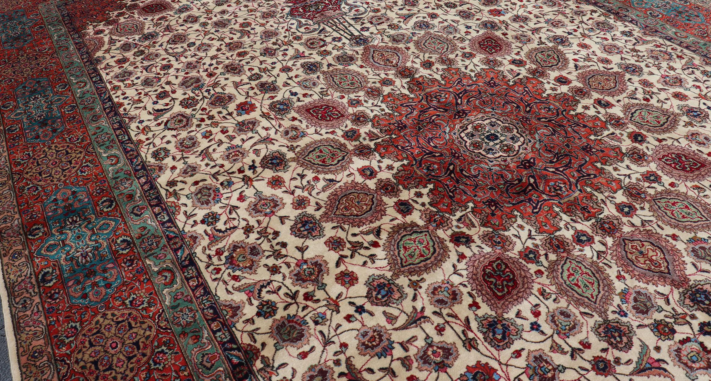 Very Fine Large Persian Tabriz Rug with Ivory Background & Classic Design For Sale 2