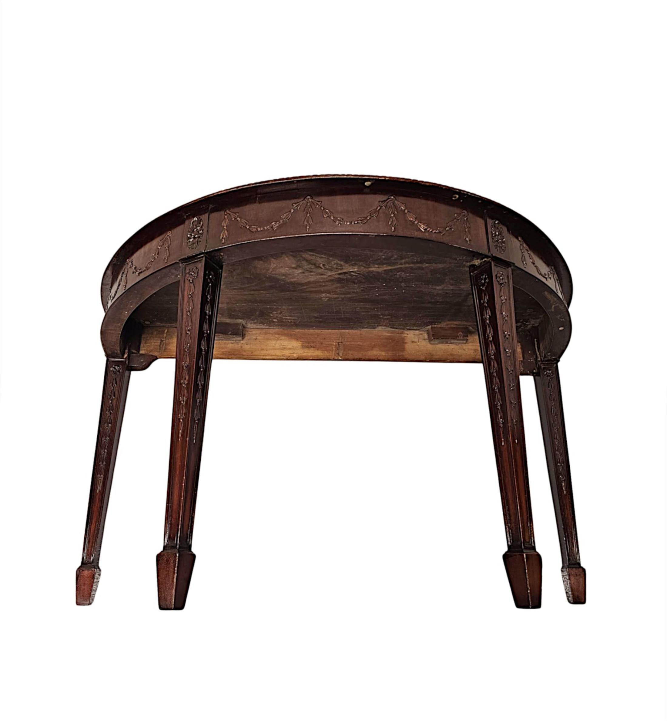 Acajou Très belle table de salle ou console Demi-Lune de conception Adams de la fin du 19e siècle en vente