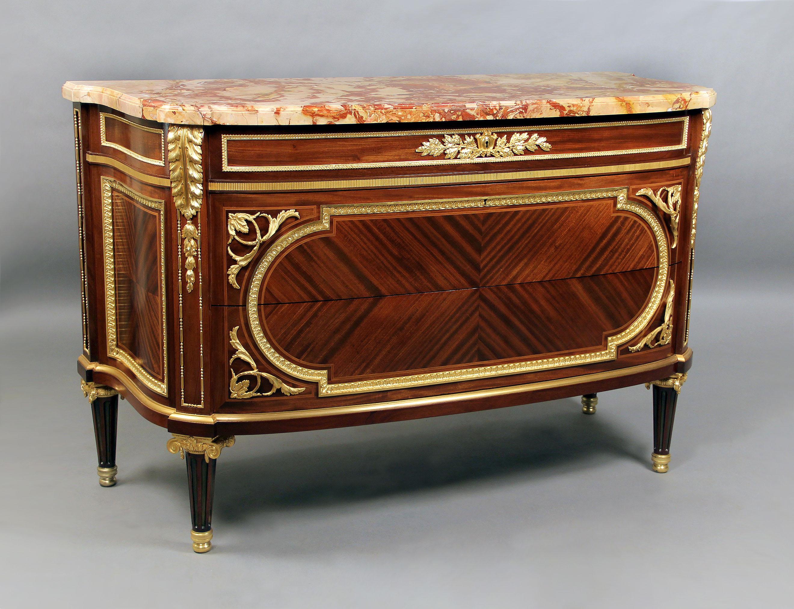 Un raffinato mobile in bronzo dorato della fine del XIX secolo in stile Louis XVI di Paul Sormani

Paul Sormani

Bellissimo piano in marmo, sopra un fregio in bronzo, con un cassetto lungo sopra due cassetti lunghi e profondi.  Quattro chiusure a