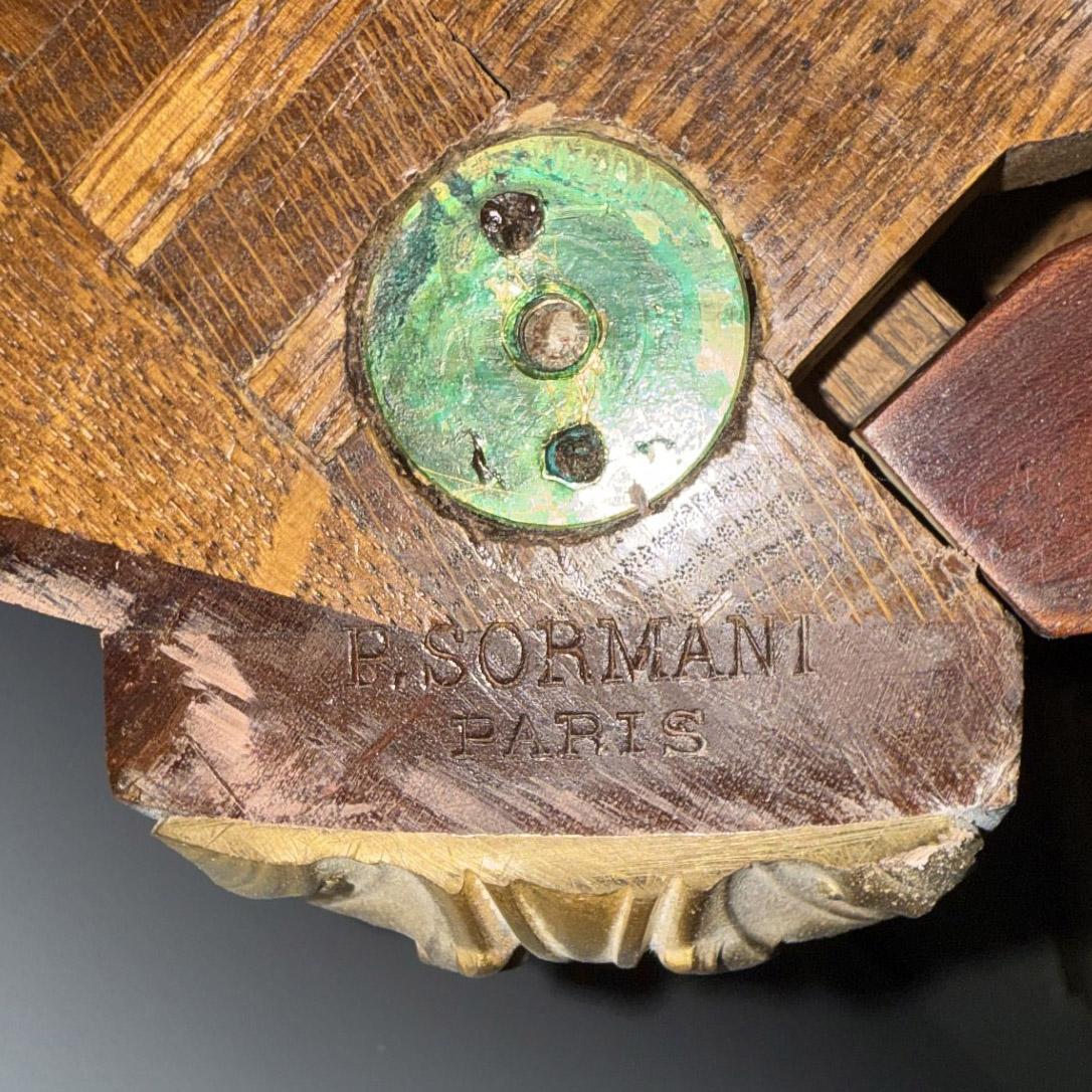 Marmo Pregevole commodo in bronzo dorato della fine del XIX secolo di Paul Sormani in vendita