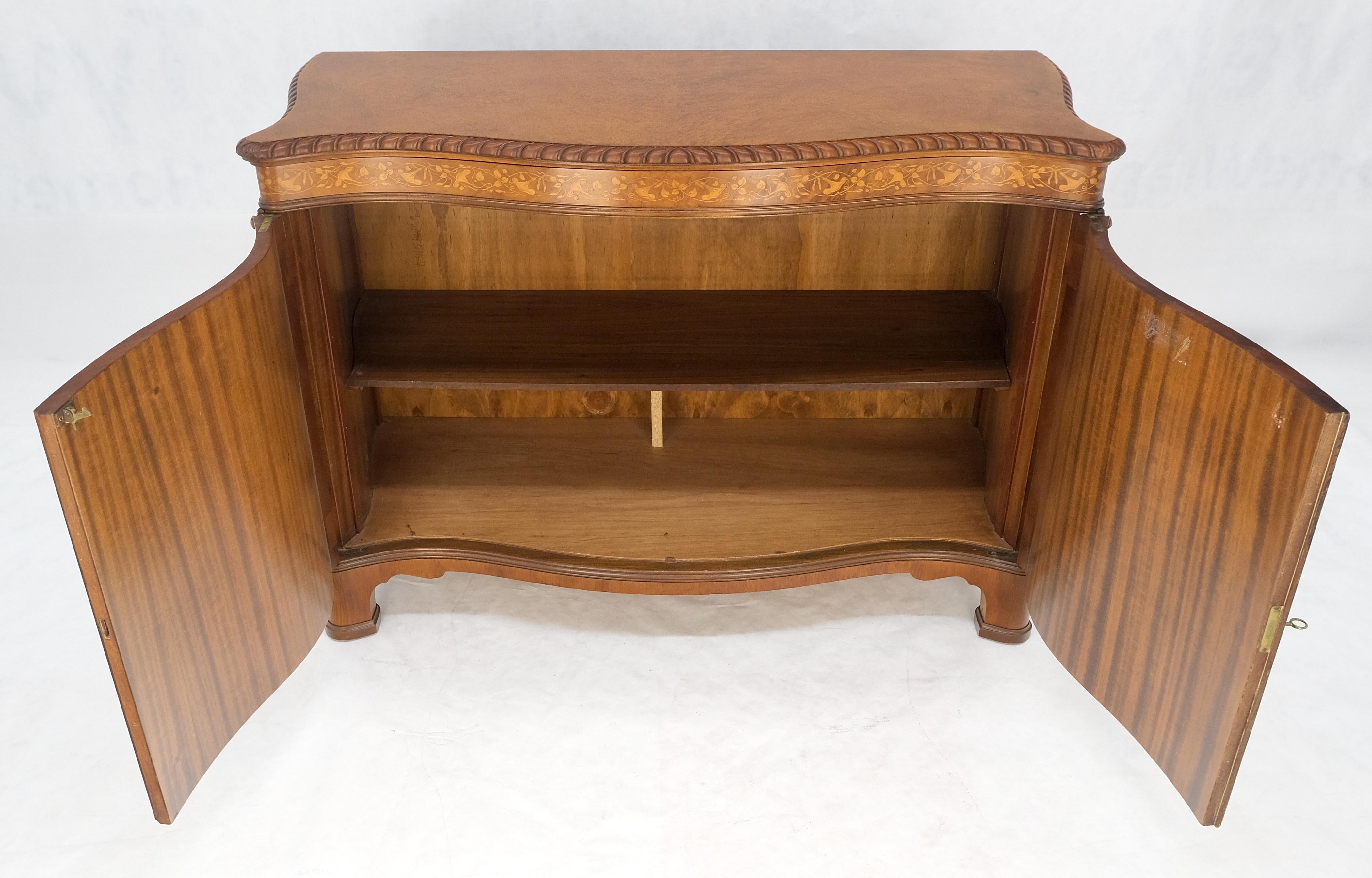 Molto bella la commode con intarsio in legno di radica con scomparto superiore sinistro a serpentina in vendita 6