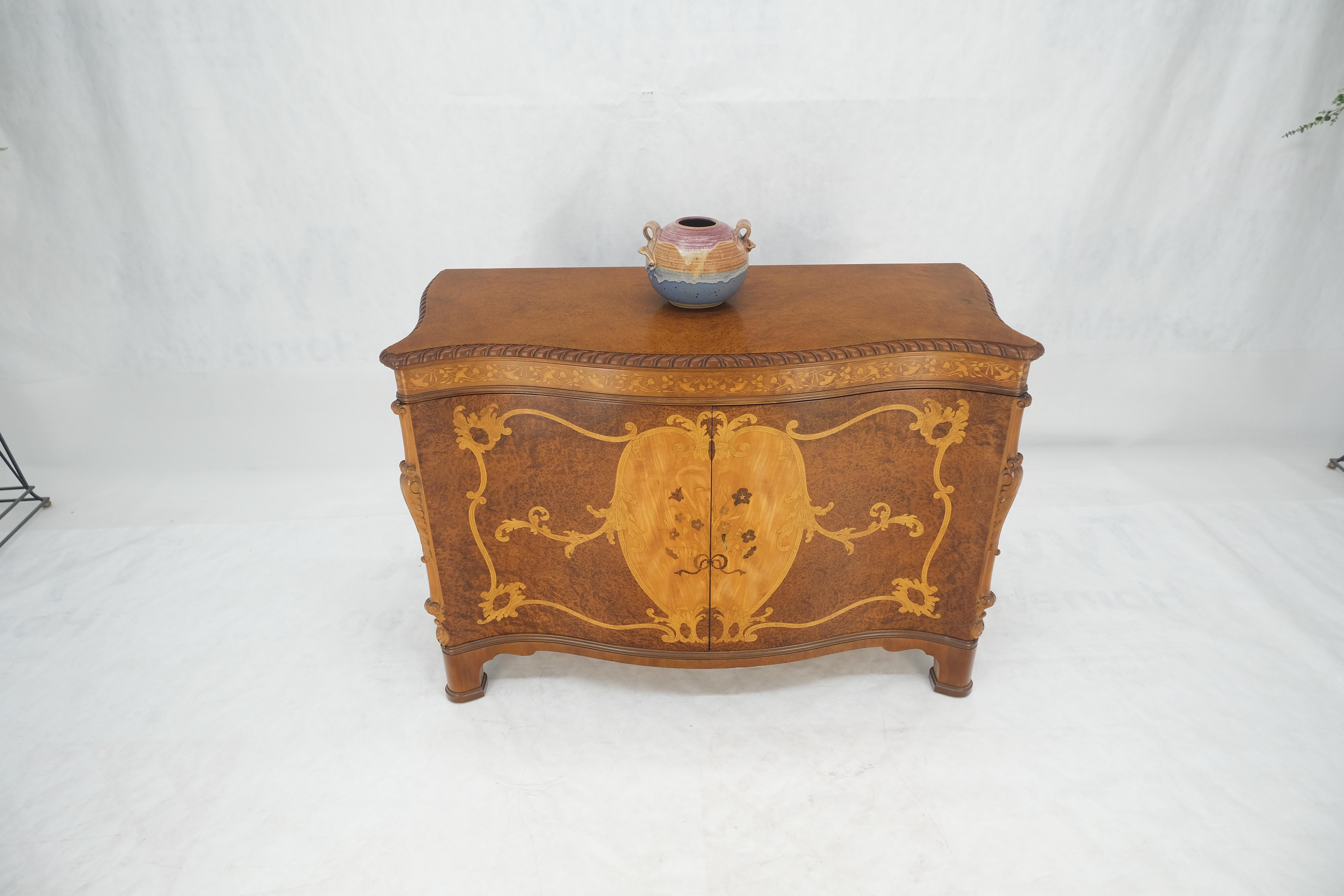Molto bella la commode con intarsio in legno di radica con scomparto superiore sinistro a serpentina in vendita 7