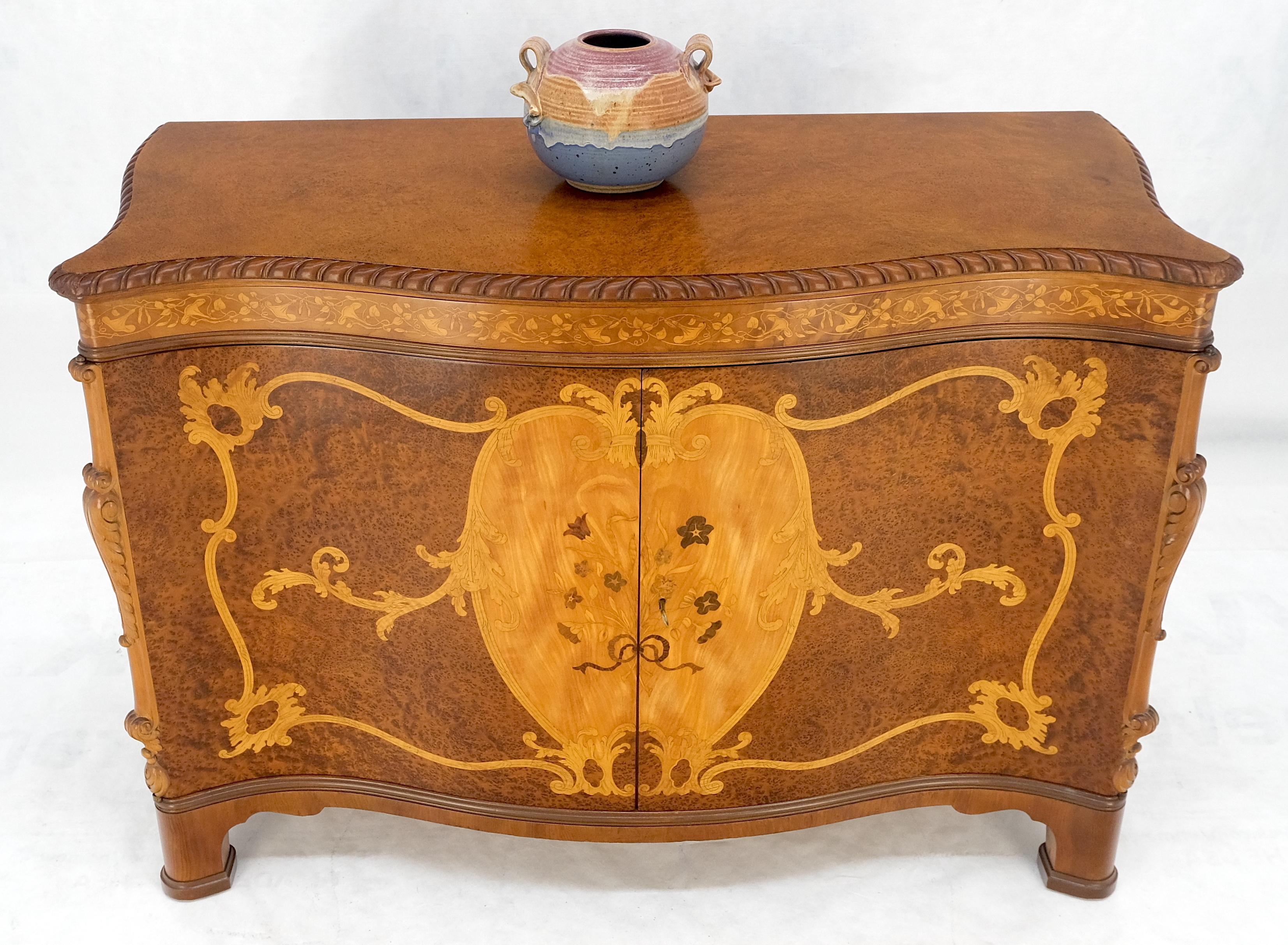 Molto bella la commode con intarsio in legno di radica con scomparto superiore sinistro a serpentina in vendita 8