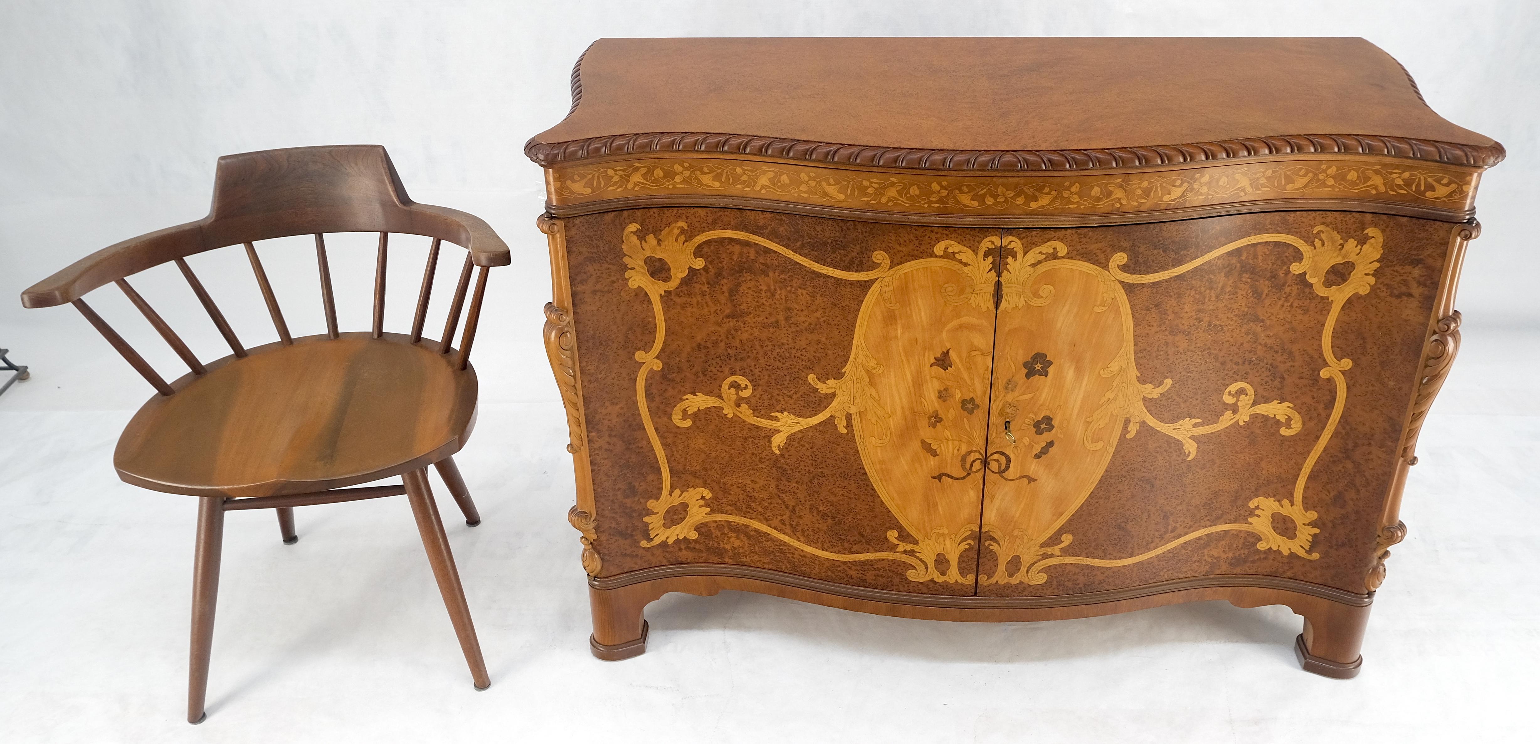 Laccato Molto bella la commode con intarsio in legno di radica con scomparto superiore sinistro a serpentina in vendita