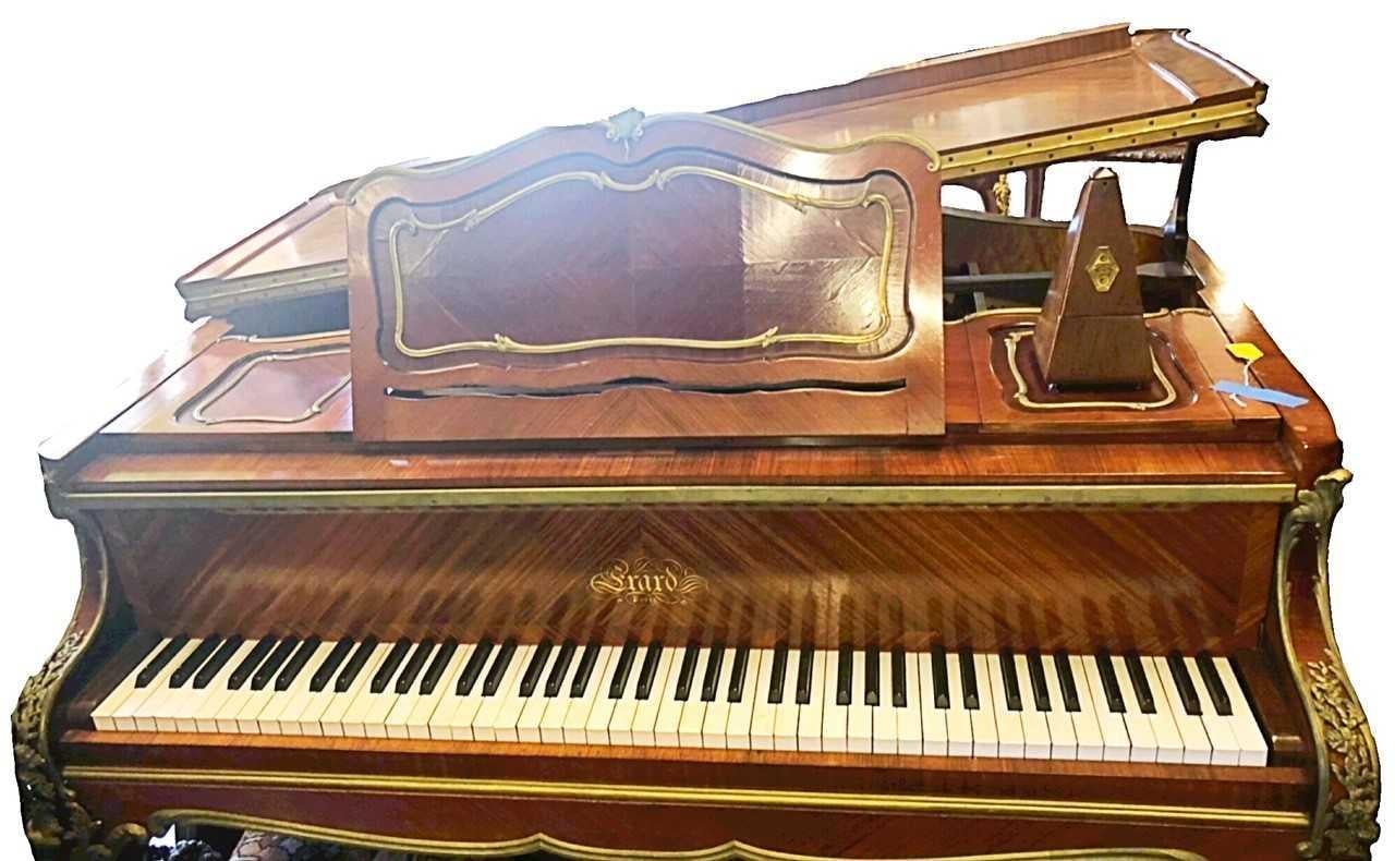 XIXe siècle Très beau piano de style Louis XV par Francois Linke, signé, estampillé par Zwiener en vente
