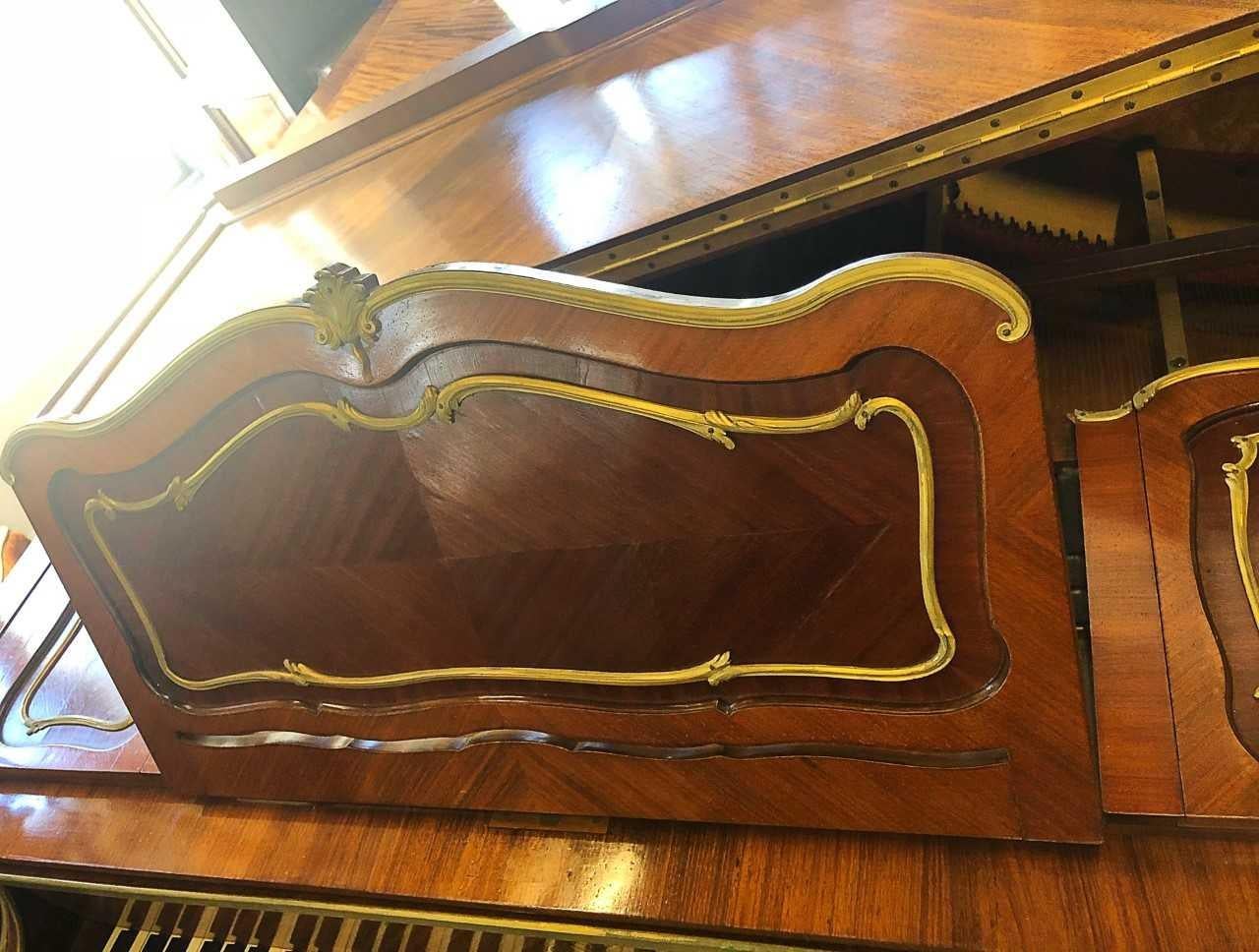 Très beau piano de style Louis XV par Francois Linke, signé, estampillé par Zwiener en vente 5