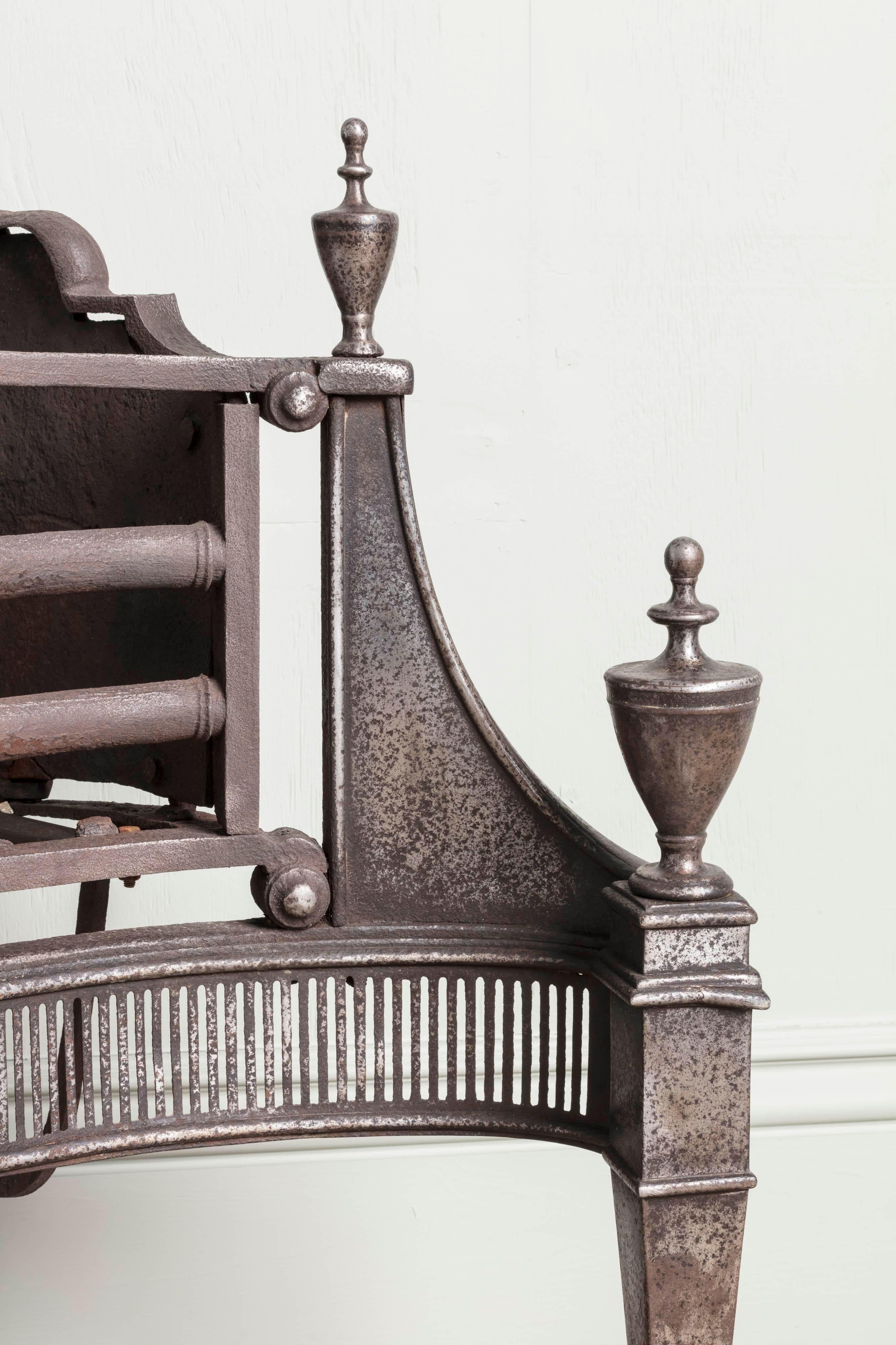 Very Fine & Low Proportioned Fire Grate, 18th Century In Good Condition For Sale In London, GB