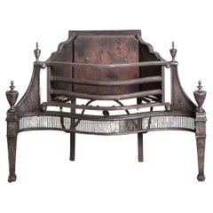 Grille de cheminée très fine et de proportion basse, 18ème siècle