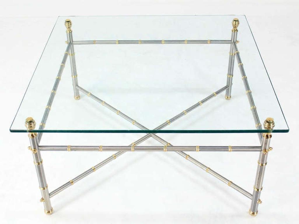 Mid-Century Modern Table basse carrée en métal très fin imitation bambou chromé avec base en laiton et plateau en verre en vente