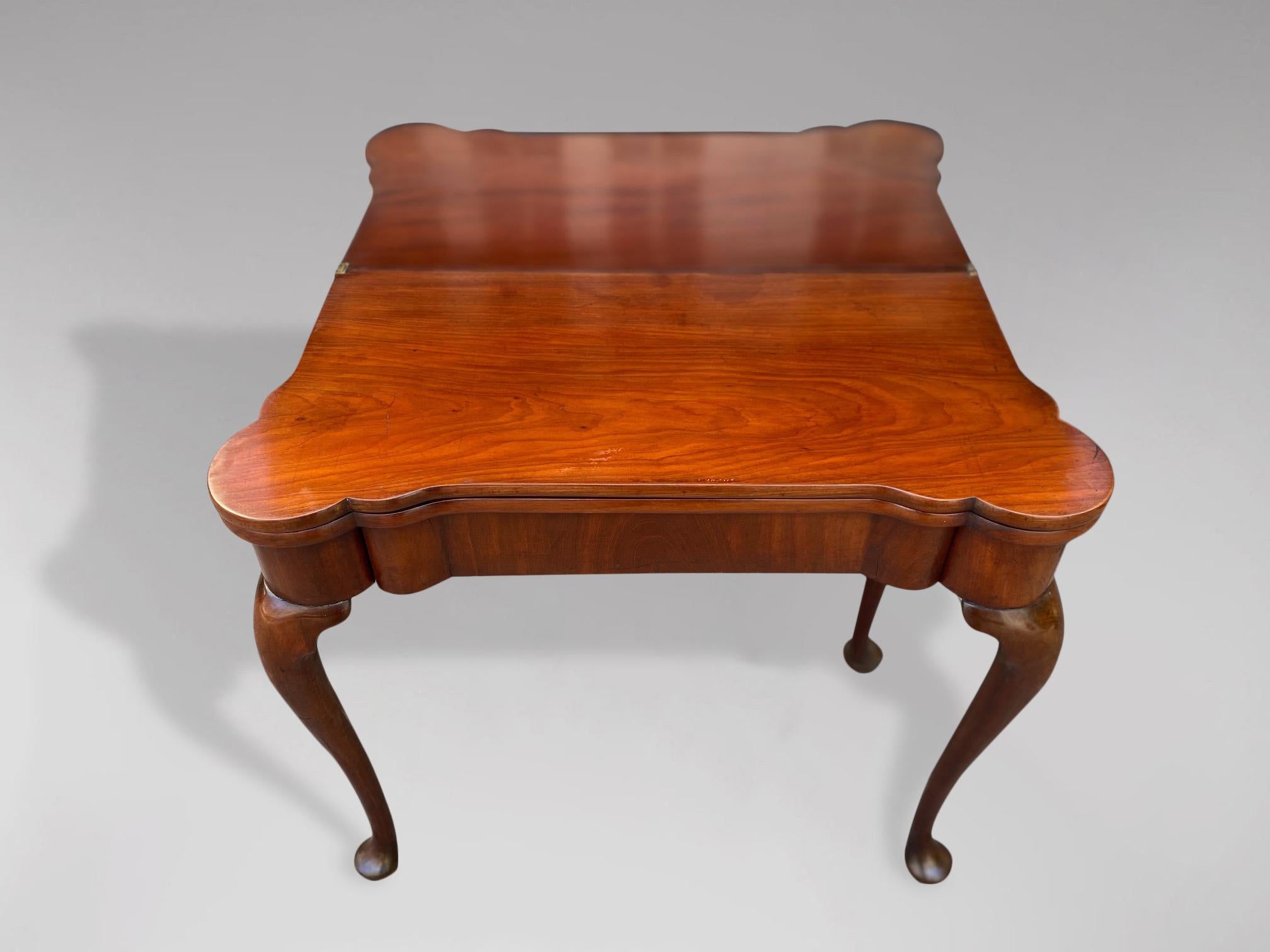 Very Fine Mid 18th Century George II Period Mahogany Triple Top Card Table In Good Condition In Petworth,West Sussex, GB