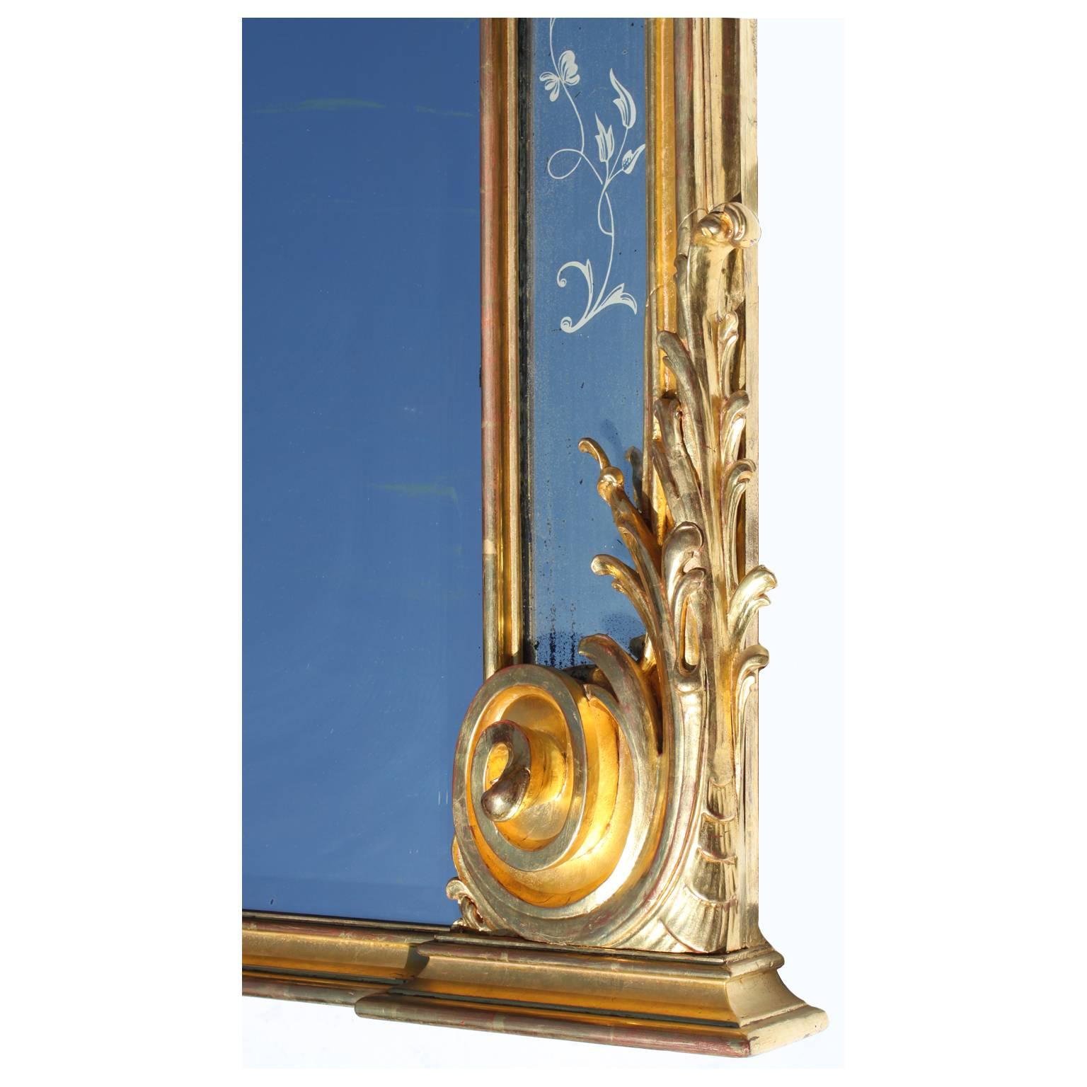 Très belle paire de miroirs de pilier de style rococo français du 19ème siècle en bois doré sculpté en vente 5
