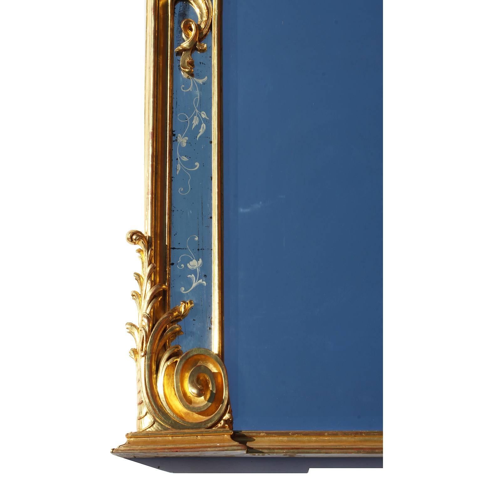 Très belle paire de miroirs de pilier de style rococo français du 19ème siècle en bois doré sculpté en vente 8