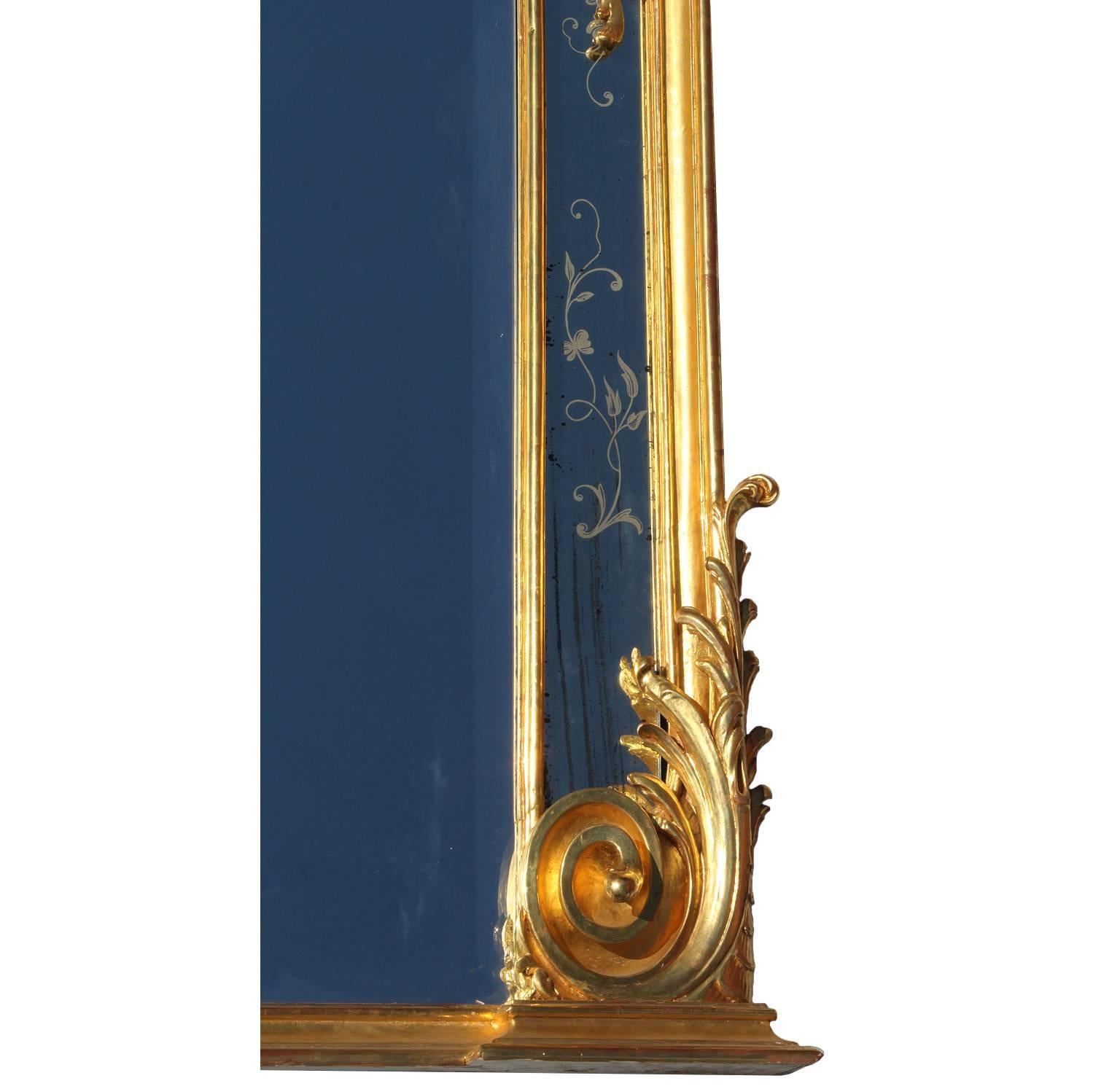 Très belle paire de miroirs de pilier de style rococo français du 19ème siècle en bois doré sculpté en vente 9