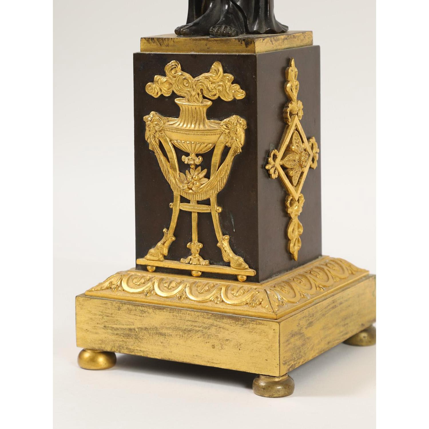 Patiné Très belle paire de candélabres figuratifs de l'Empire français à trois lumières en vente