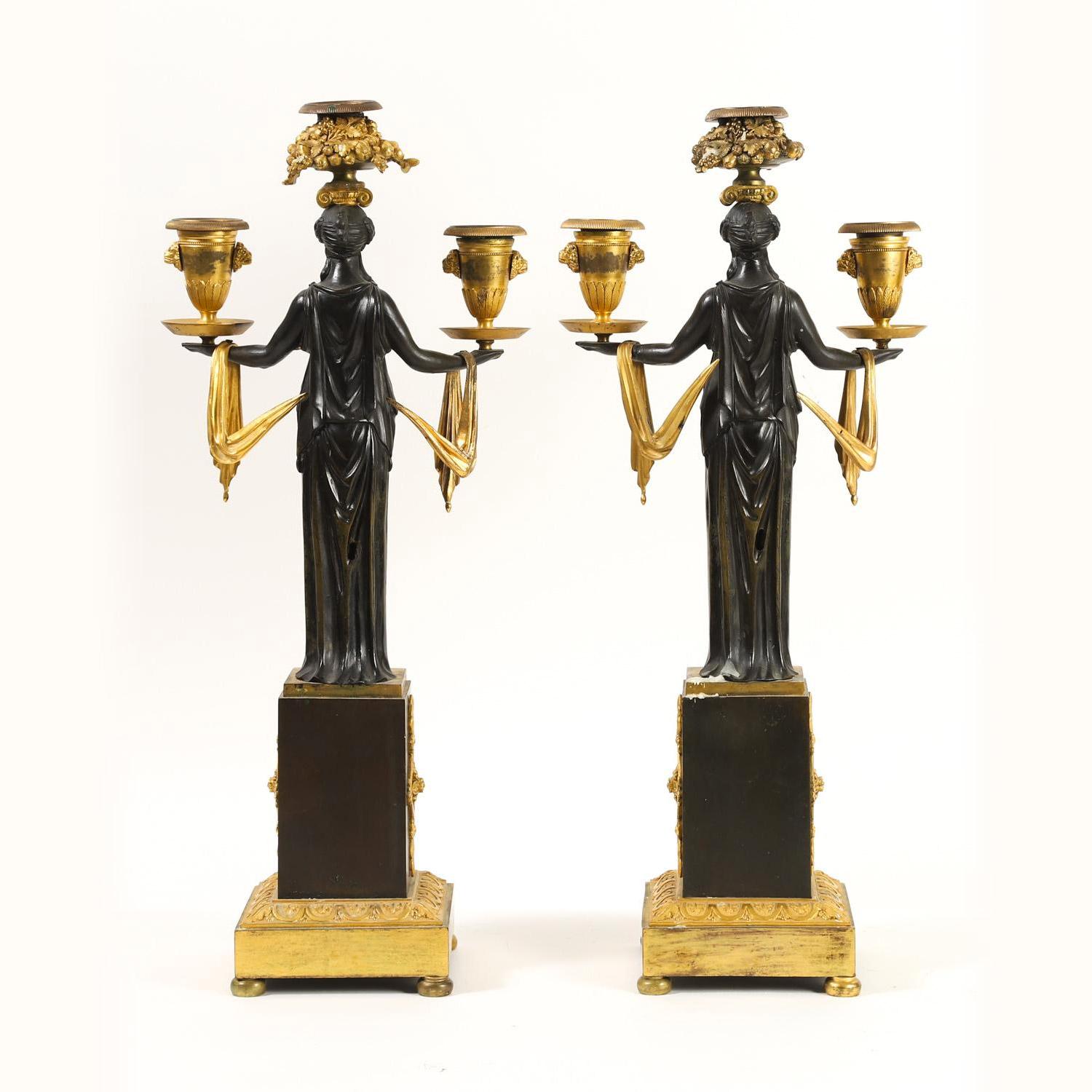 XIXe siècle Très belle paire de candélabres figuratifs de l'Empire français à trois lumières en vente