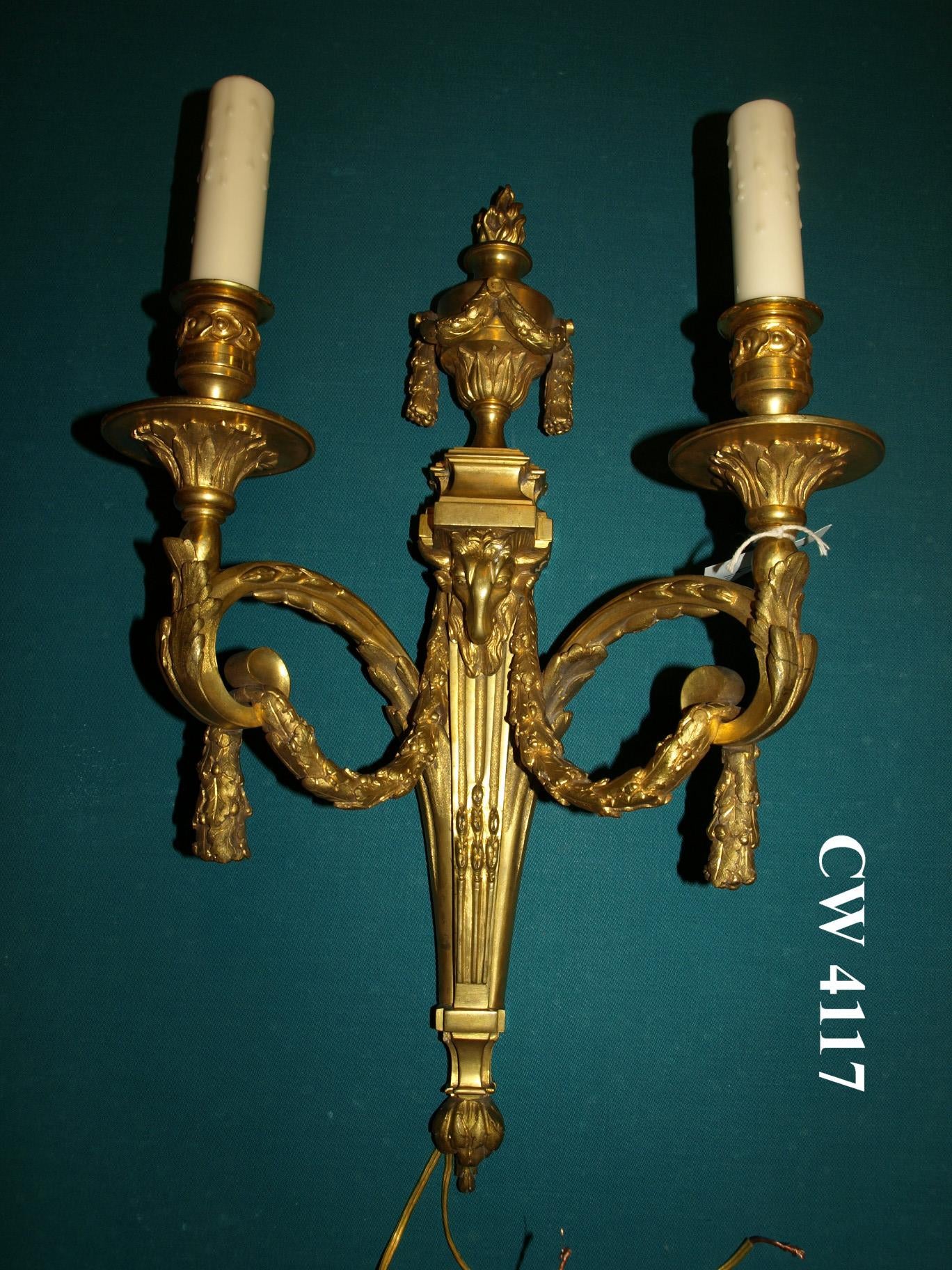 Very Fine Pair of Gilt Bronze Wall Sconces, France, circa 1900 For Sale 1