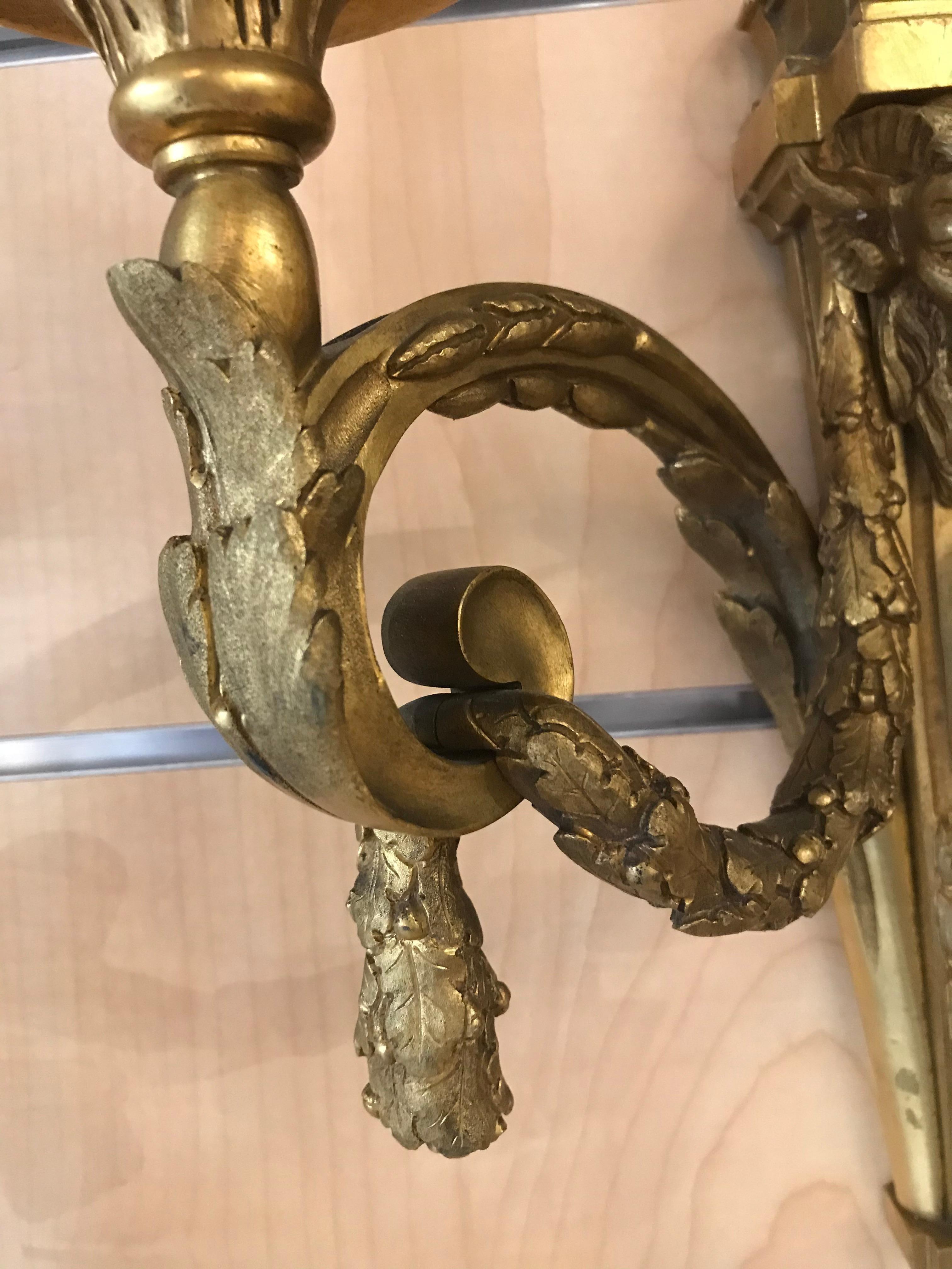 Very Fine Pair of Gilt Bronze Wall Sconces, France, circa 1900 For Sale 3