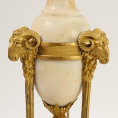 Fina Pareja de Candelabros Luis XVI de Bronce Dorado y Mármol de Cuatro Luces