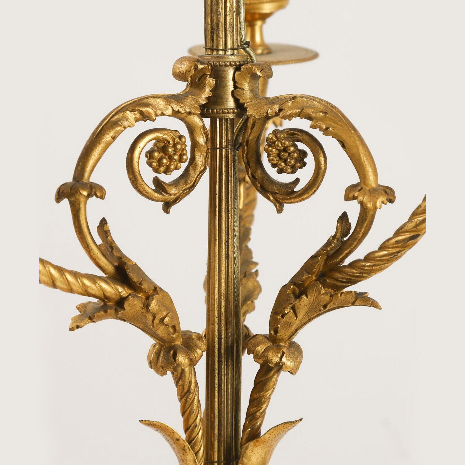 Très belle paire de candélabres Louis XVI à quatre lumières en bronze doré et marbre Bon état - En vente à New York, NY