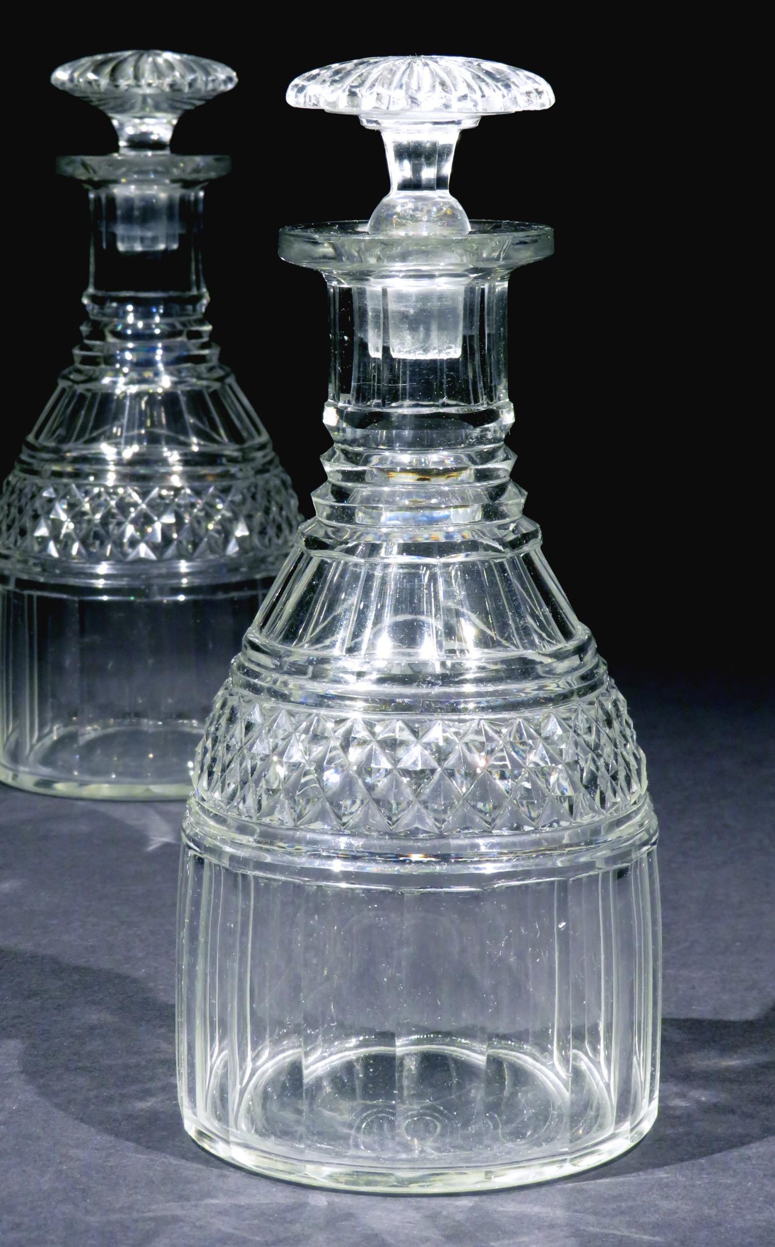 English Very Fine Pair of Regency Period Cut Glass Decanters, England circa 1820 For Sale
