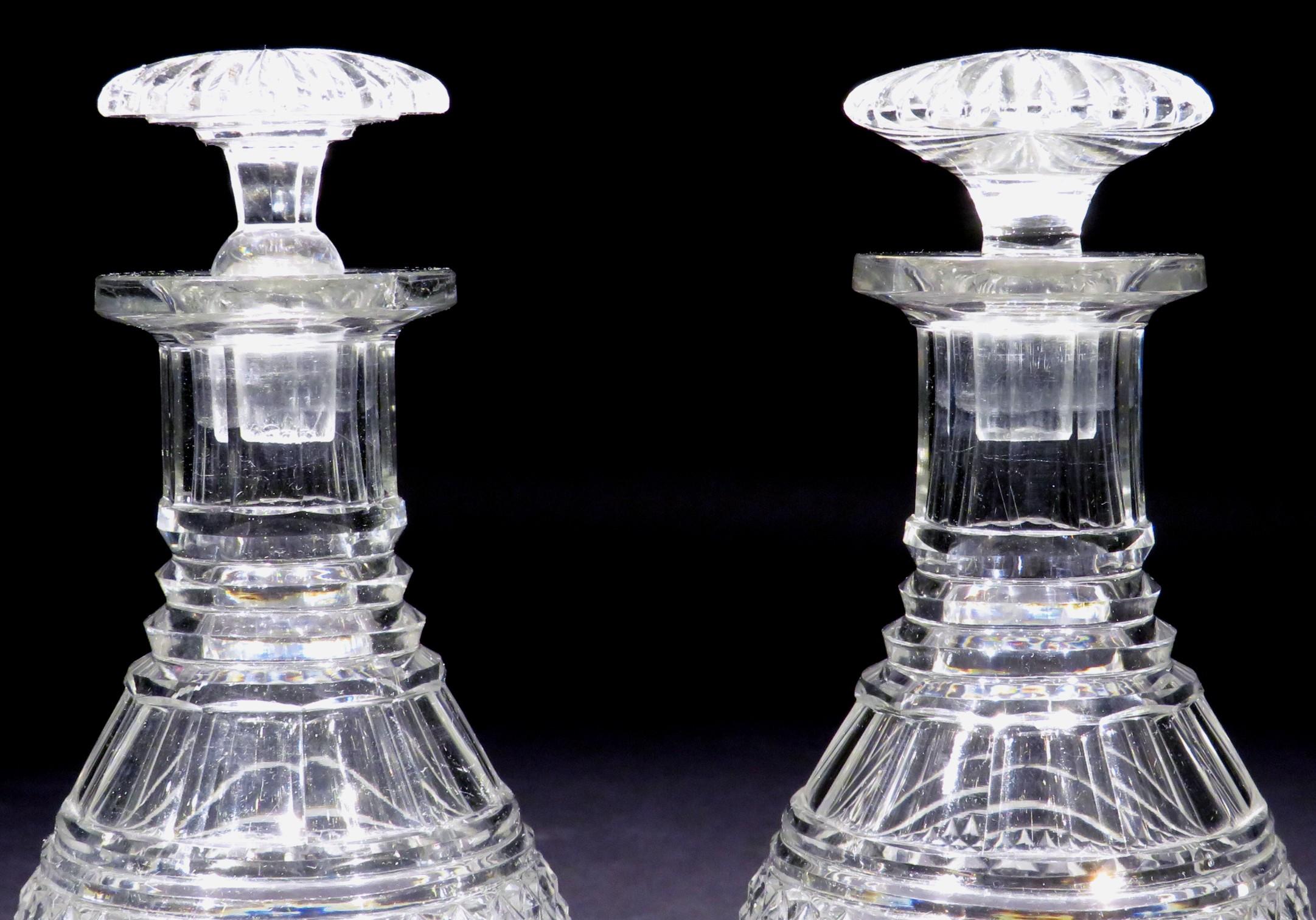 Very Fine Pair of Regency Period Cut Glass Decanters, England circa 1820 In Good Condition For Sale In Ottawa, Ontario