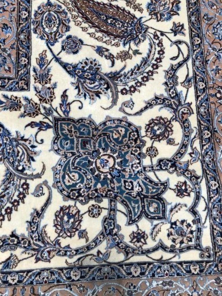 Très beau tapis persan Naeen en soie et laine de taille Palace - 16.7' 26.5'. en vente 4